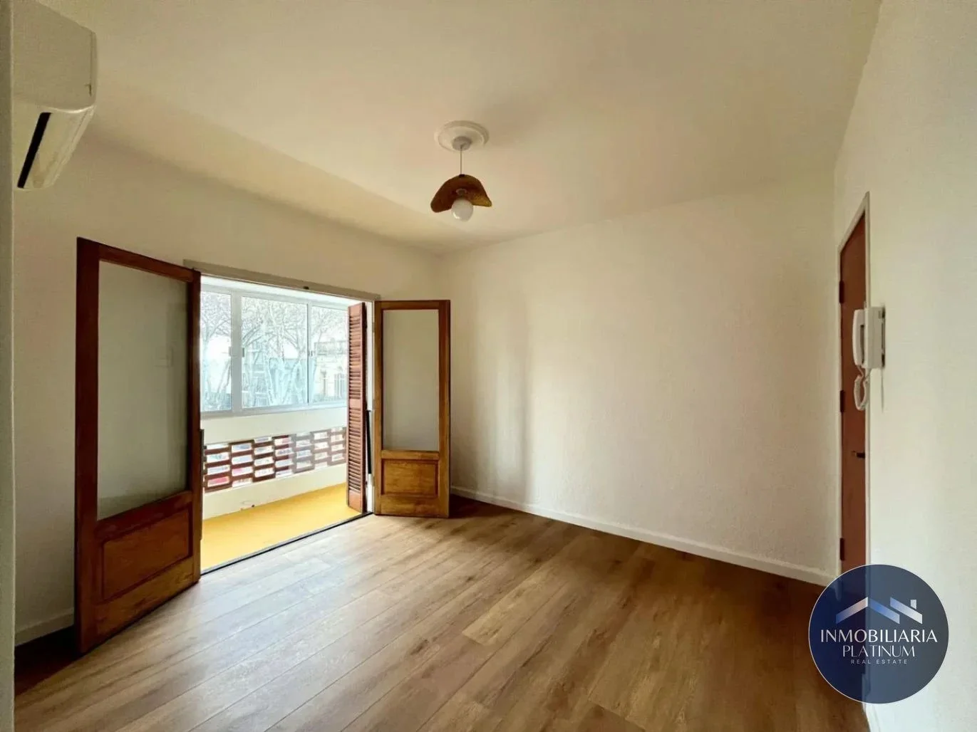Apartamento 1 dormitorio y balcón en alquiler en Barrio Sur - Imagen 1