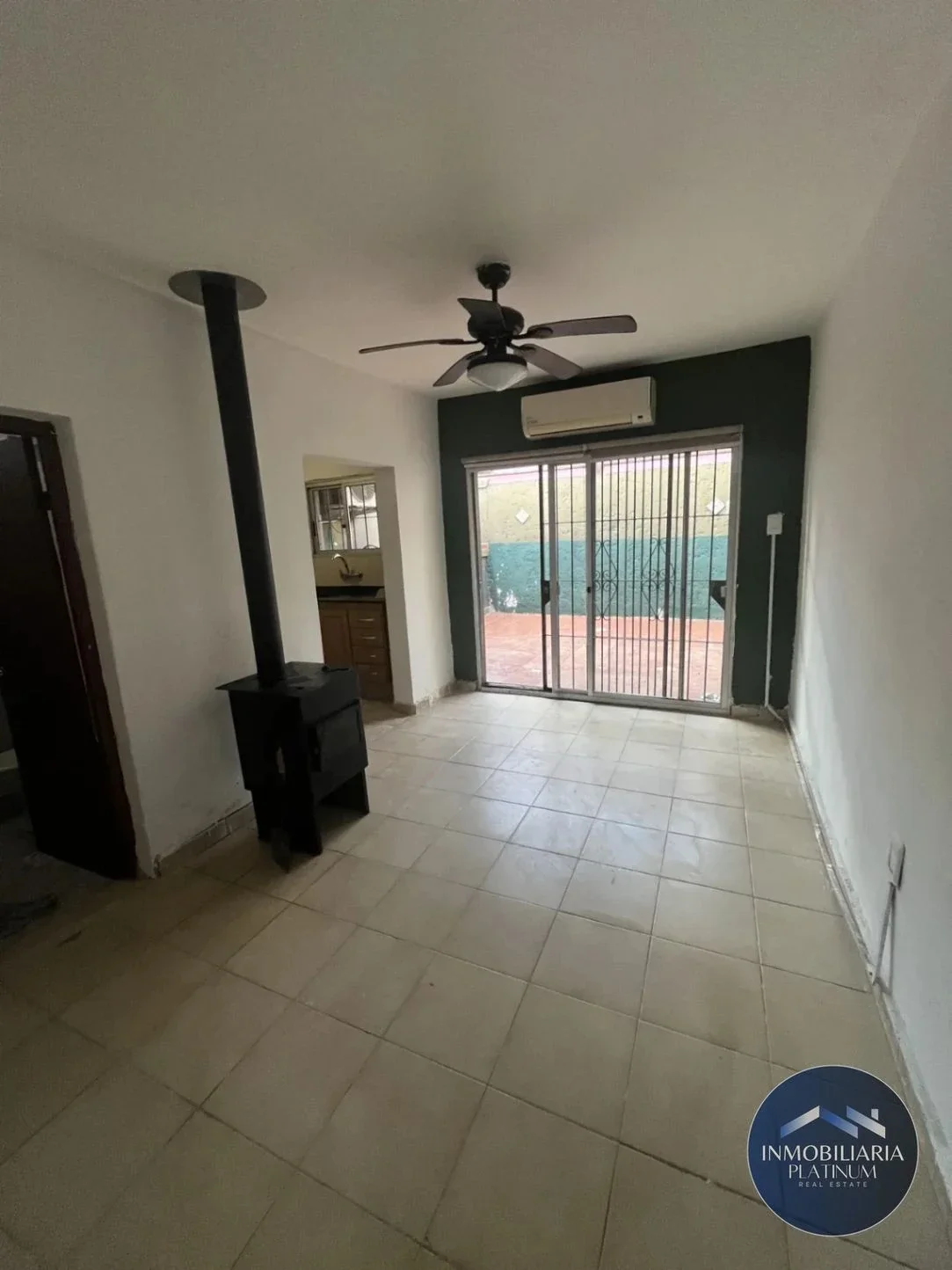 Casa en alquiler c/ cochera en Brazo Oriental - Imagen 1