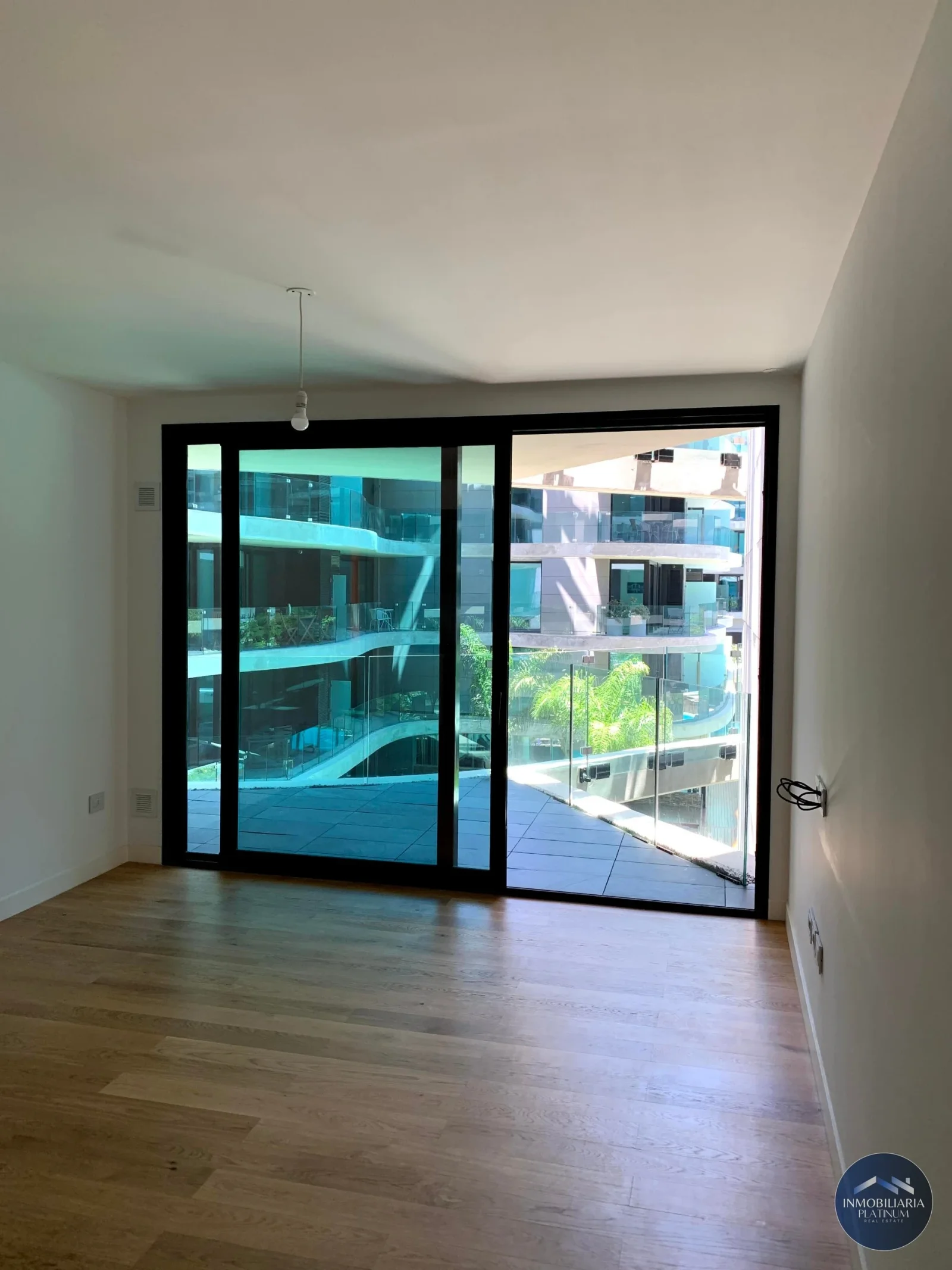 Apartamento en alquiler en Puerto Buceo - Imagen 2