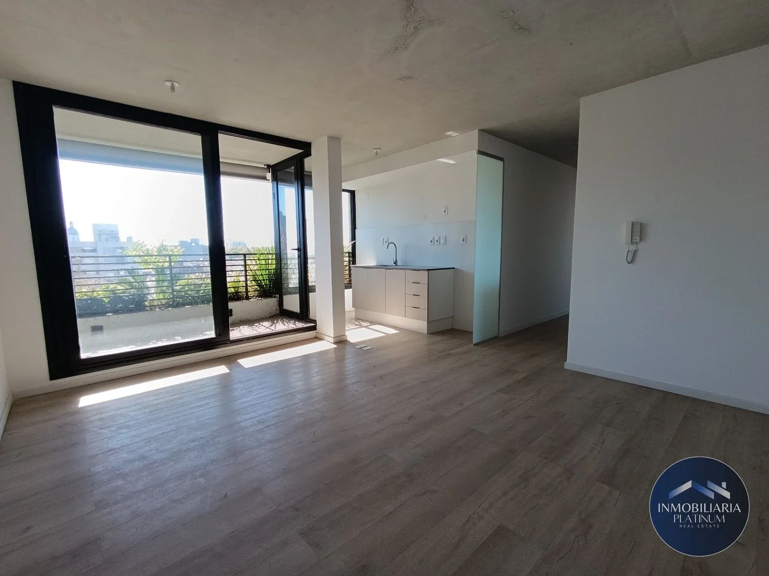 Apartamento en venta tres dormitorios c/ cochera en Aguada - Imagen 3