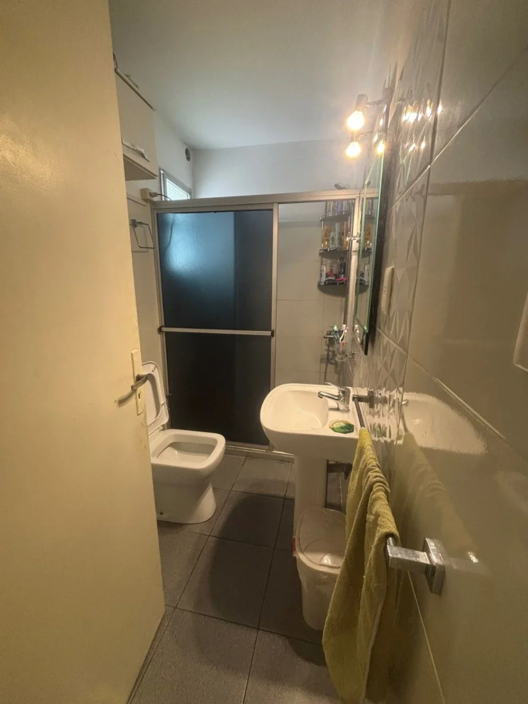 Venta apartamento 3 dormitorios con amplio balcón y cocina definida en Centro - Imagen 3