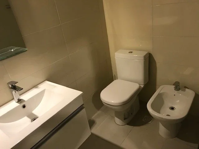 Casa en venta 2 dormitorios y garaje y 4 Apartamentos todo con renta - Imagen 3