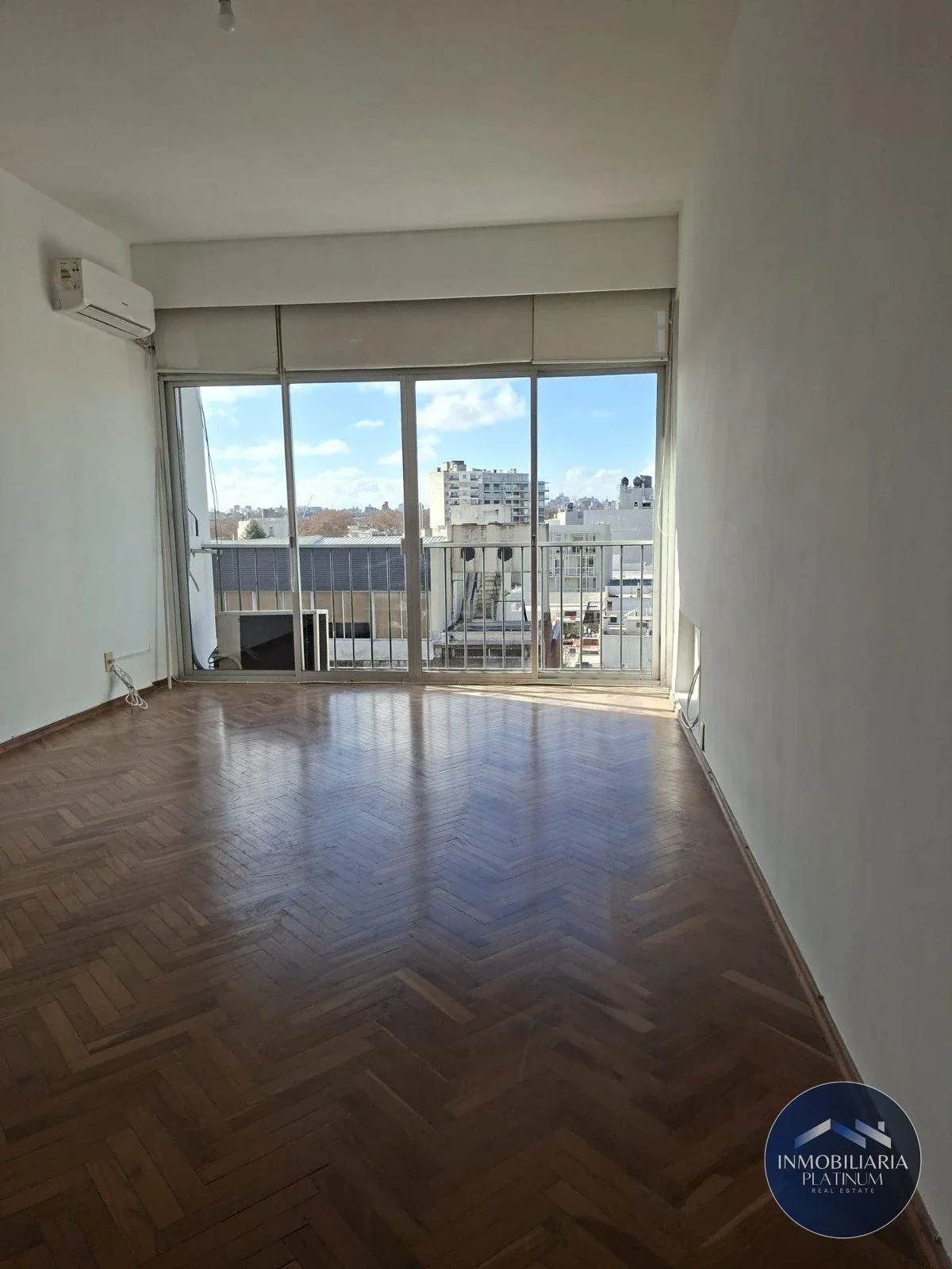 Venta de Amplio Apartamento de 2 Dormitorios a pasos del Palacio Legislativo - Imagen 2