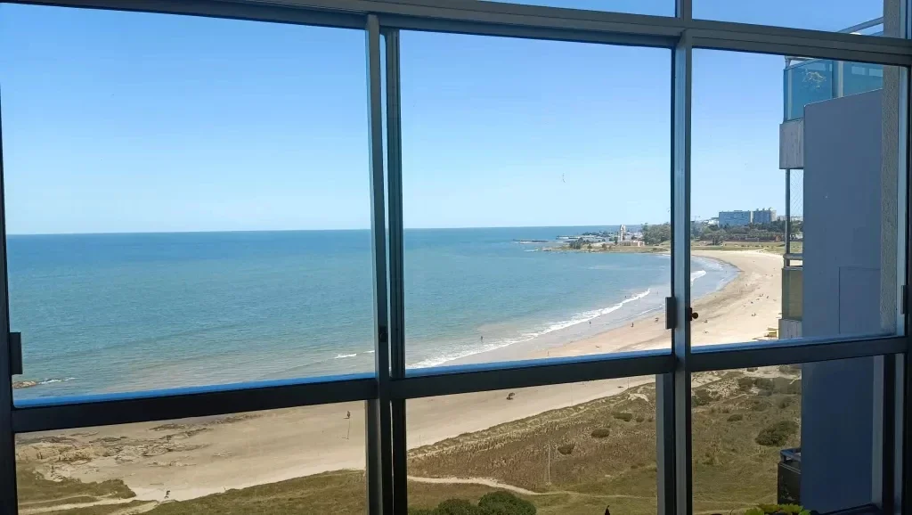 Venta apartamento de 2 dormitorios frente al mar en Malvin - Imagen 3