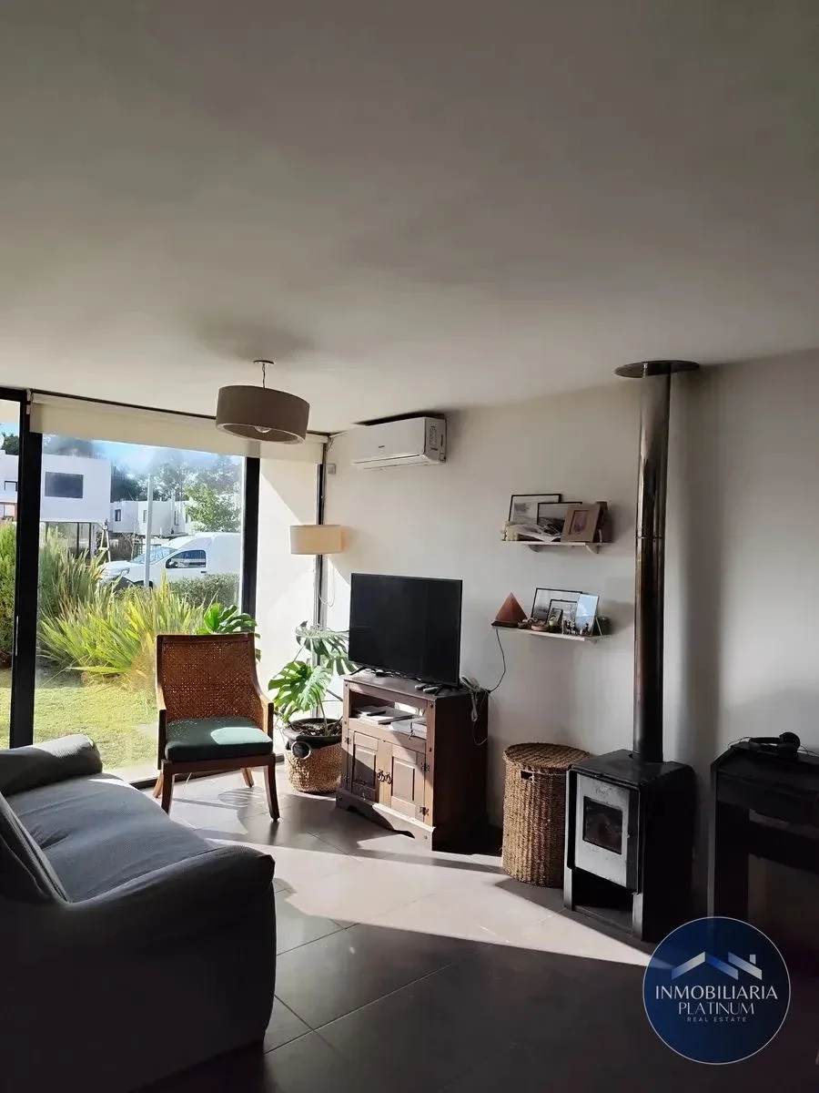 Casa en venta c/ cochera en Montes de Solymar - Imagen 1