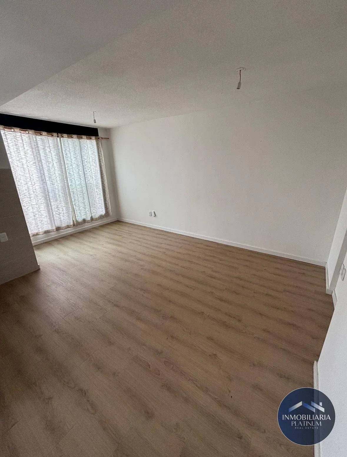 Apartamento en alquiler c/ cochera en Tres Cruces - Imagen 2