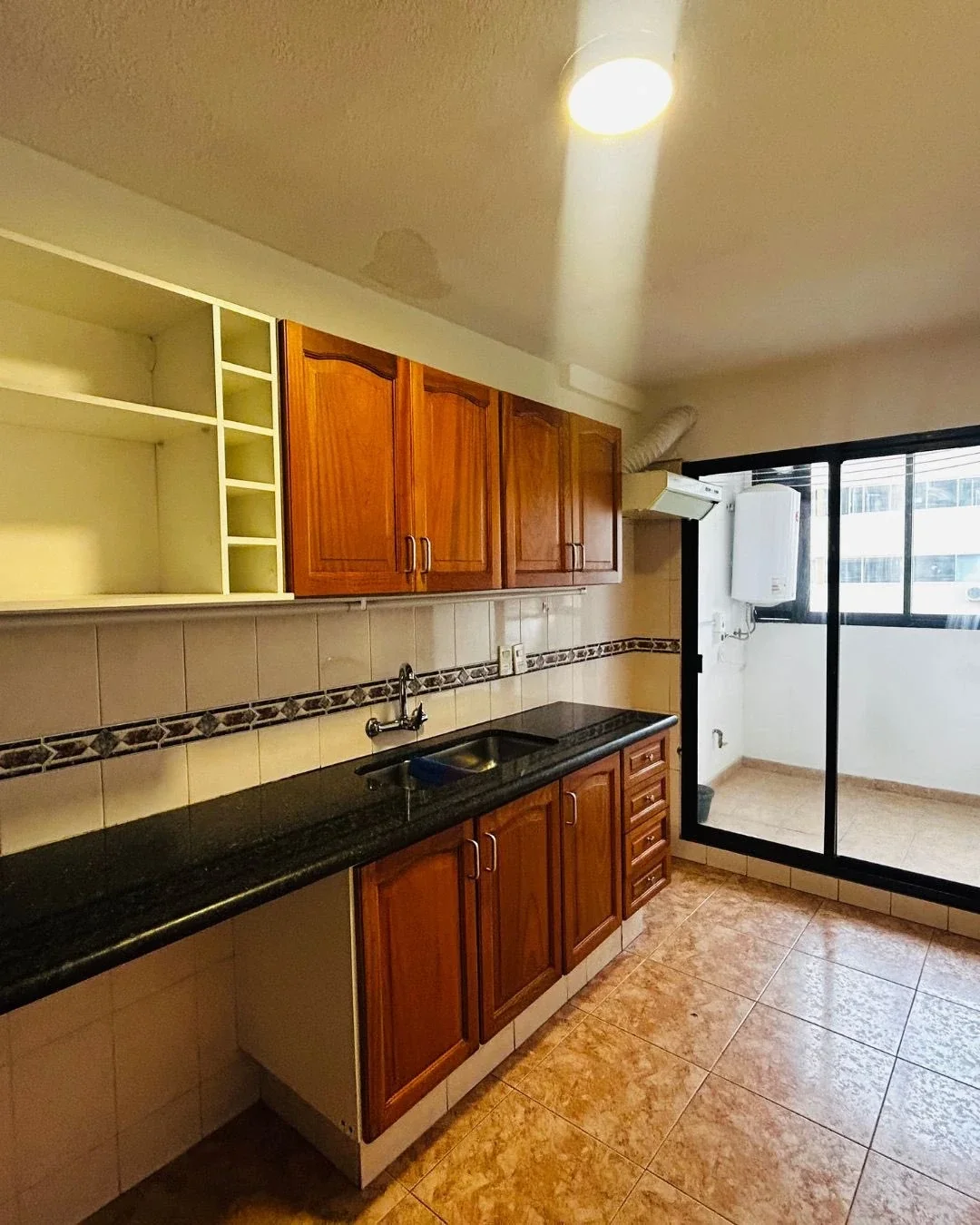 Apartamento en alquiler de 3 dormitorios c/ cochera en Malvin - Imagen 2