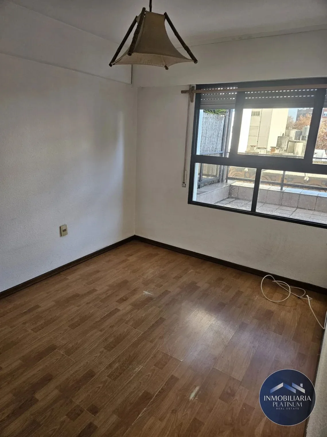 Apartamento en alquiler en Tres Cruces - Imagen 2