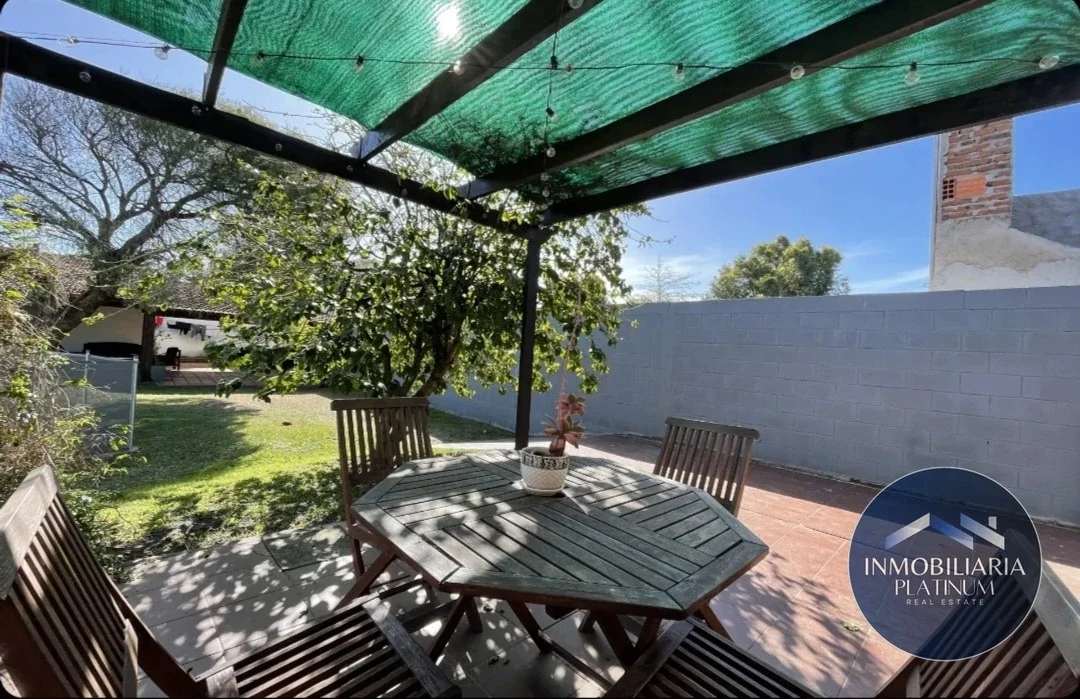 Casa en venta c/ cochera en Atlántida - Imagen 2