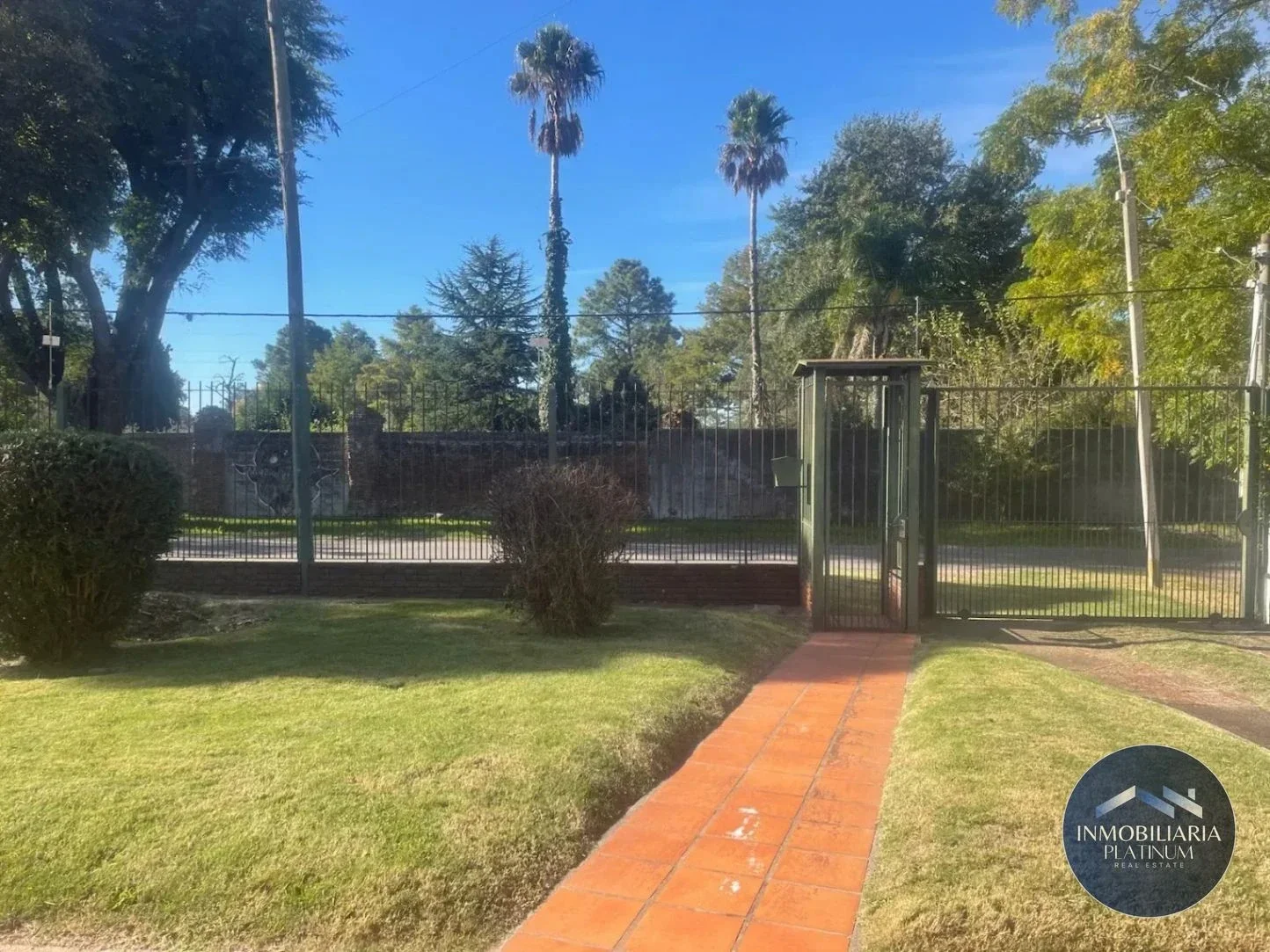 Casa en venta c/ cochera en Lezica - Imagen 2