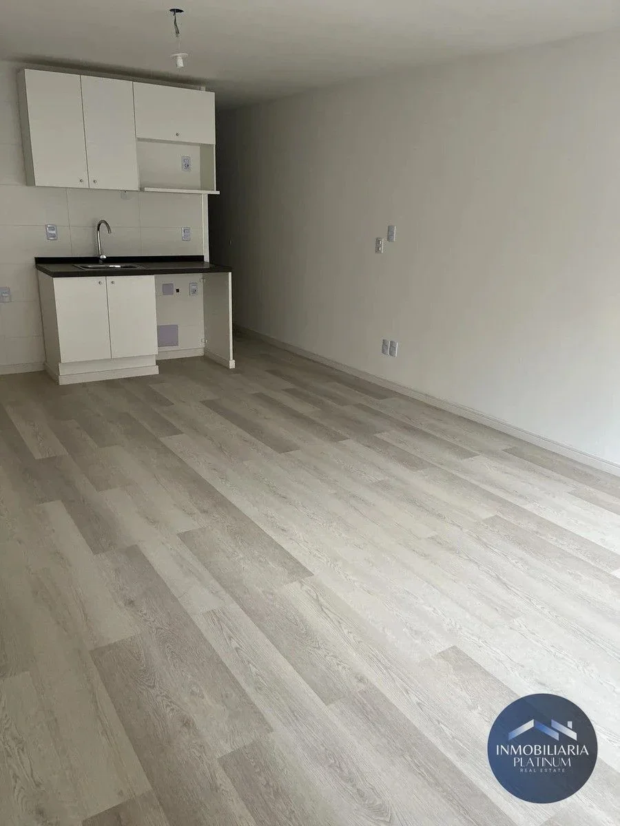 Apartamento en alquiler en Tres Cruces - Imagen 1