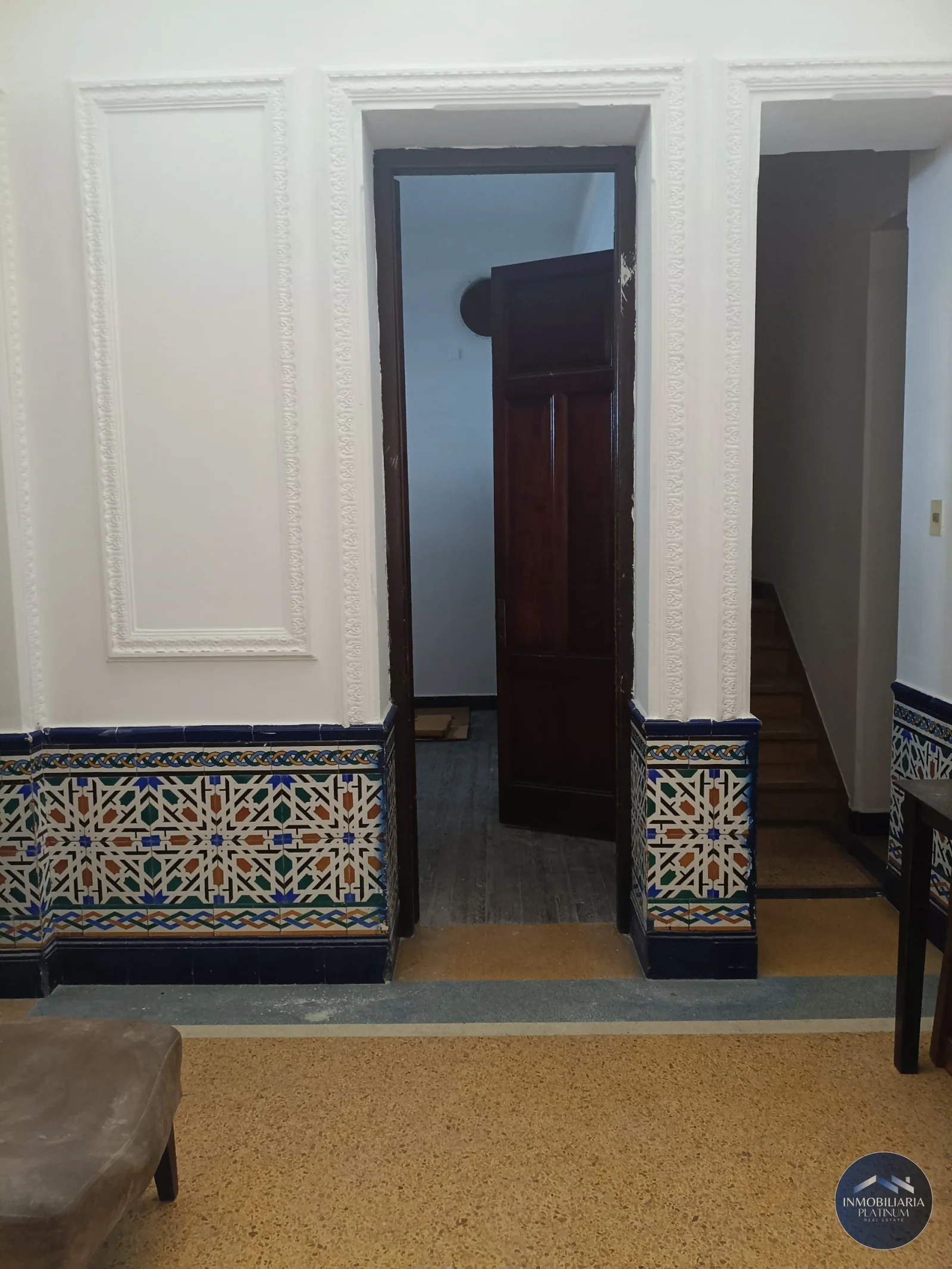 Casa de 245 m² con 8 dormitorios, cochera y Paneles solares, zona Cordón - Imagen 1