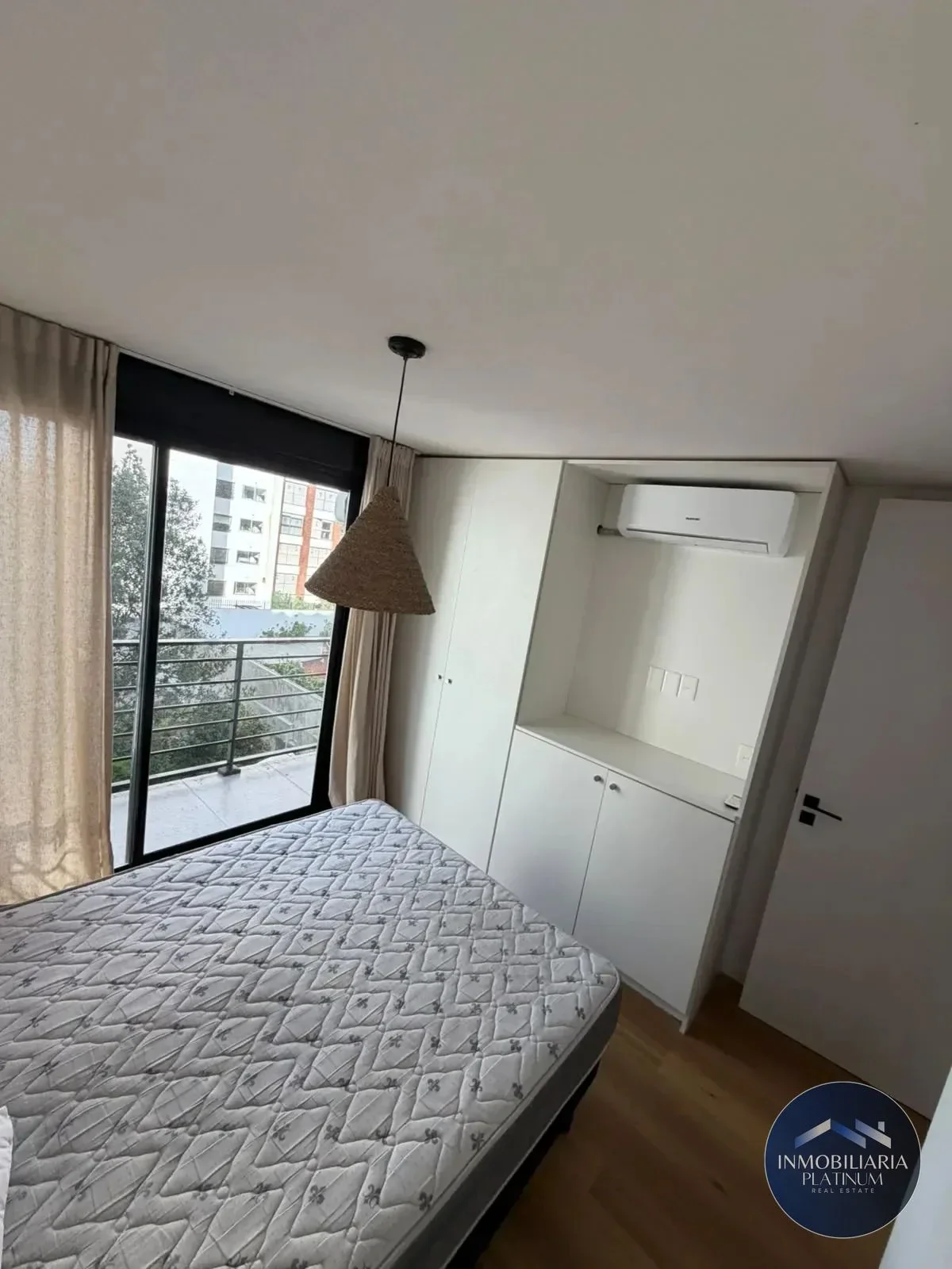 Apartamento 1 dormitorio amoblado  en alquiler c/cochera, Puerto Buceo - Imagen 2