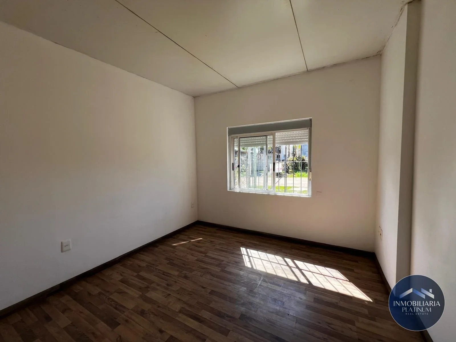 Venta casa 2 dormitorios, garaje y terreno. Colonia Nicolich - Imagen 4