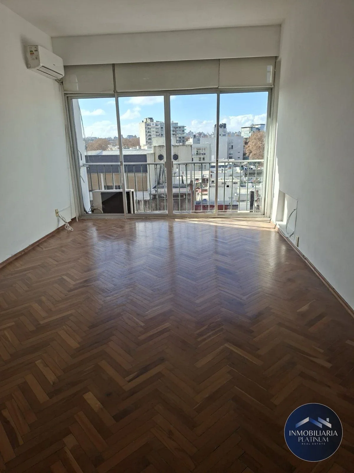 Venta de Amplio Apartamento de 2 Dormitorios a pasos del Palacio Legislativo - Imagen 3