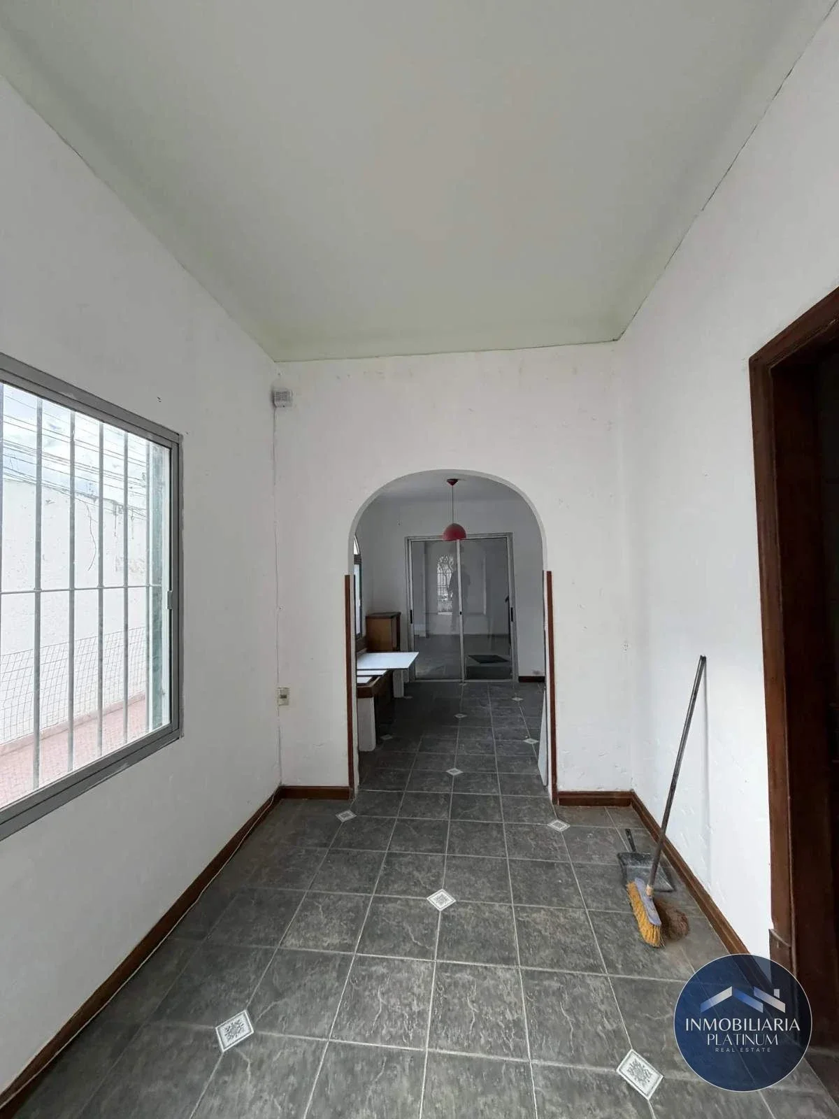 Casa en alquiler c/ cochera en Brazo Oriental - Imagen 2