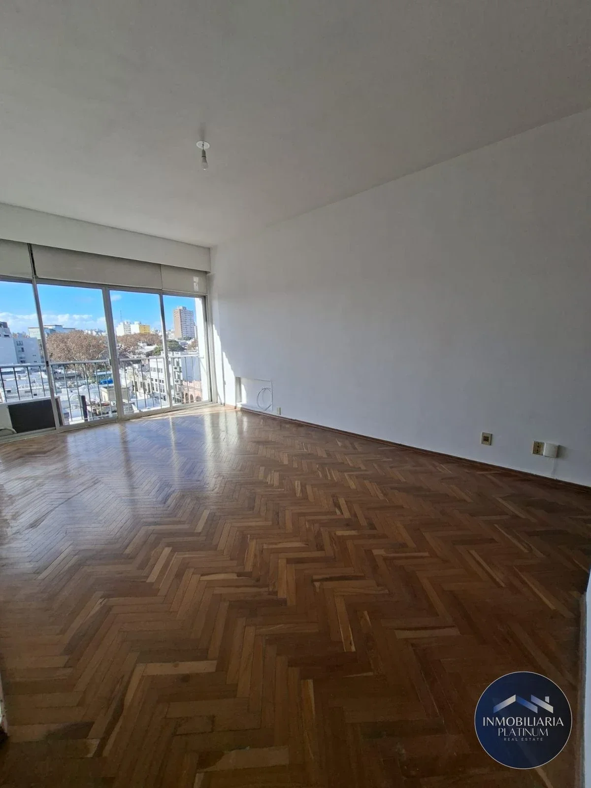 Venta de Amplio Apartamento de 2 Dormitorios a pasos del Palacio Legislativo - Imagen 1