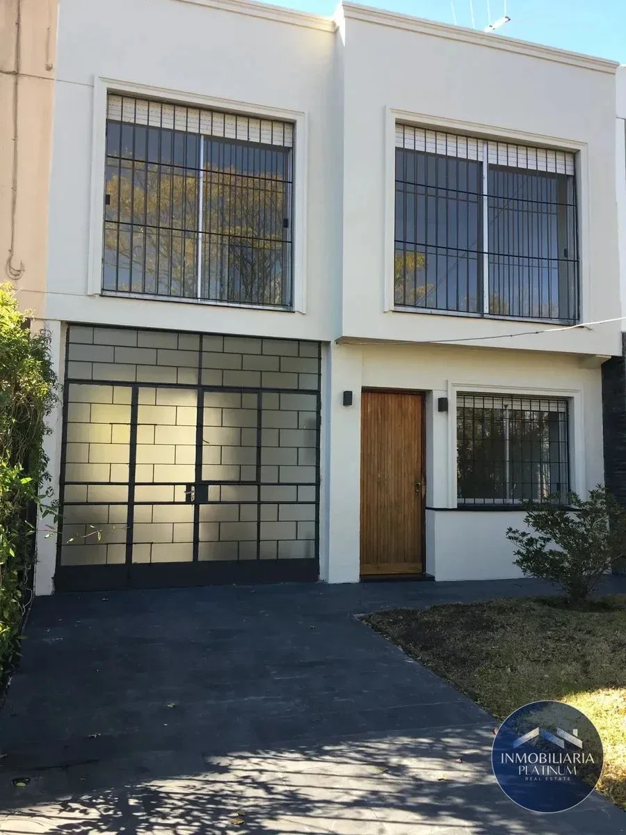 Casa en alquiler c/ cochera en Carrasco - Imagen 1