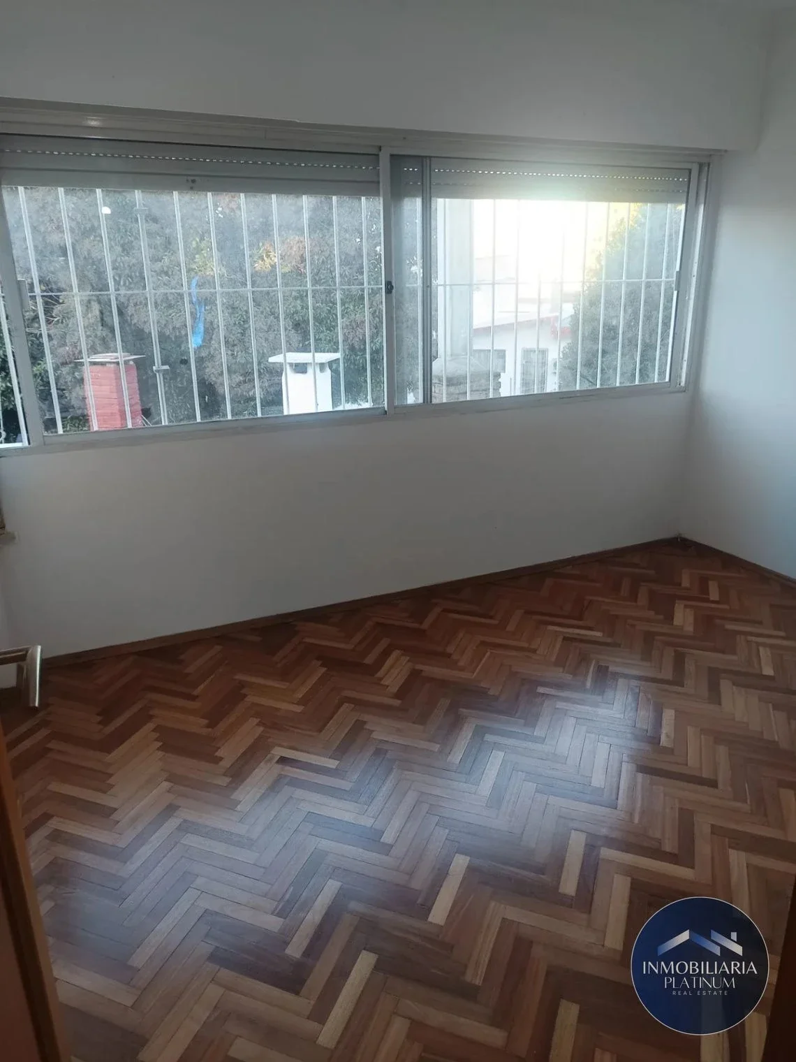 Apartamento duplex en alquiler con cochera cerca de nuevo centro 2 dormitorios - Imagen 3