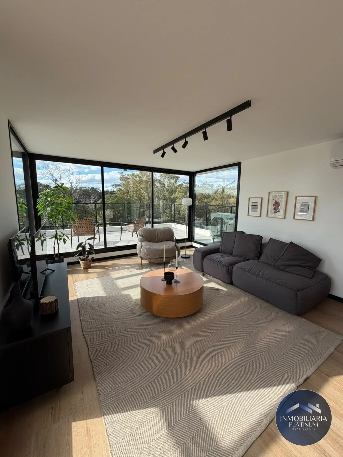 Venta apartamento penthouse tres dormitorios dos baños Barra de Carrasco - Imagen 2