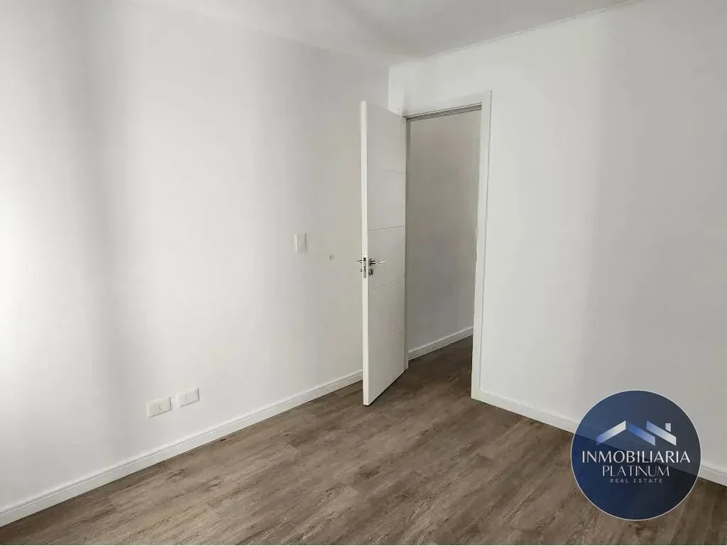 Apartamento en venta en Tres Cruces - Imagen 2