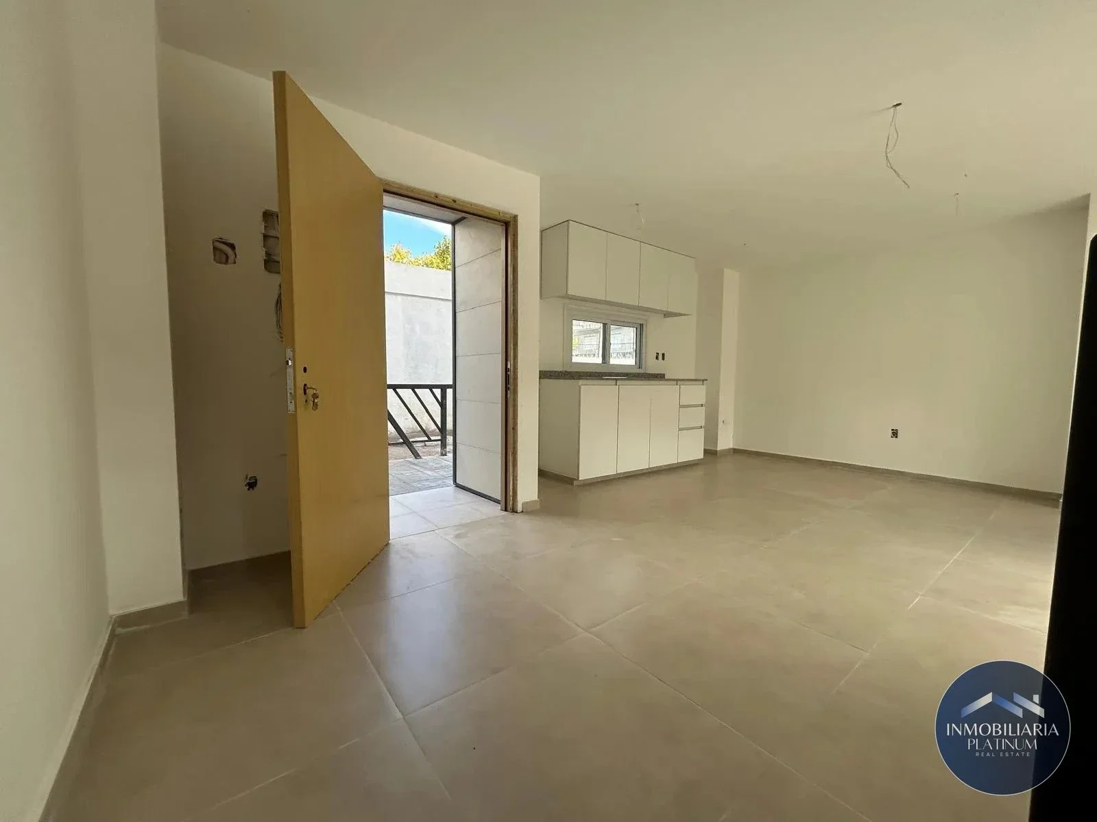 Apartamento en alquiler c/ cochera en Malvin - Imagen 2