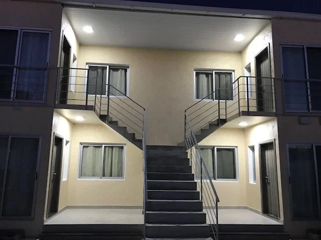 Casa en venta 2 dormitorios y garaje y 4 Apartamentos todo con renta - Imagen 1