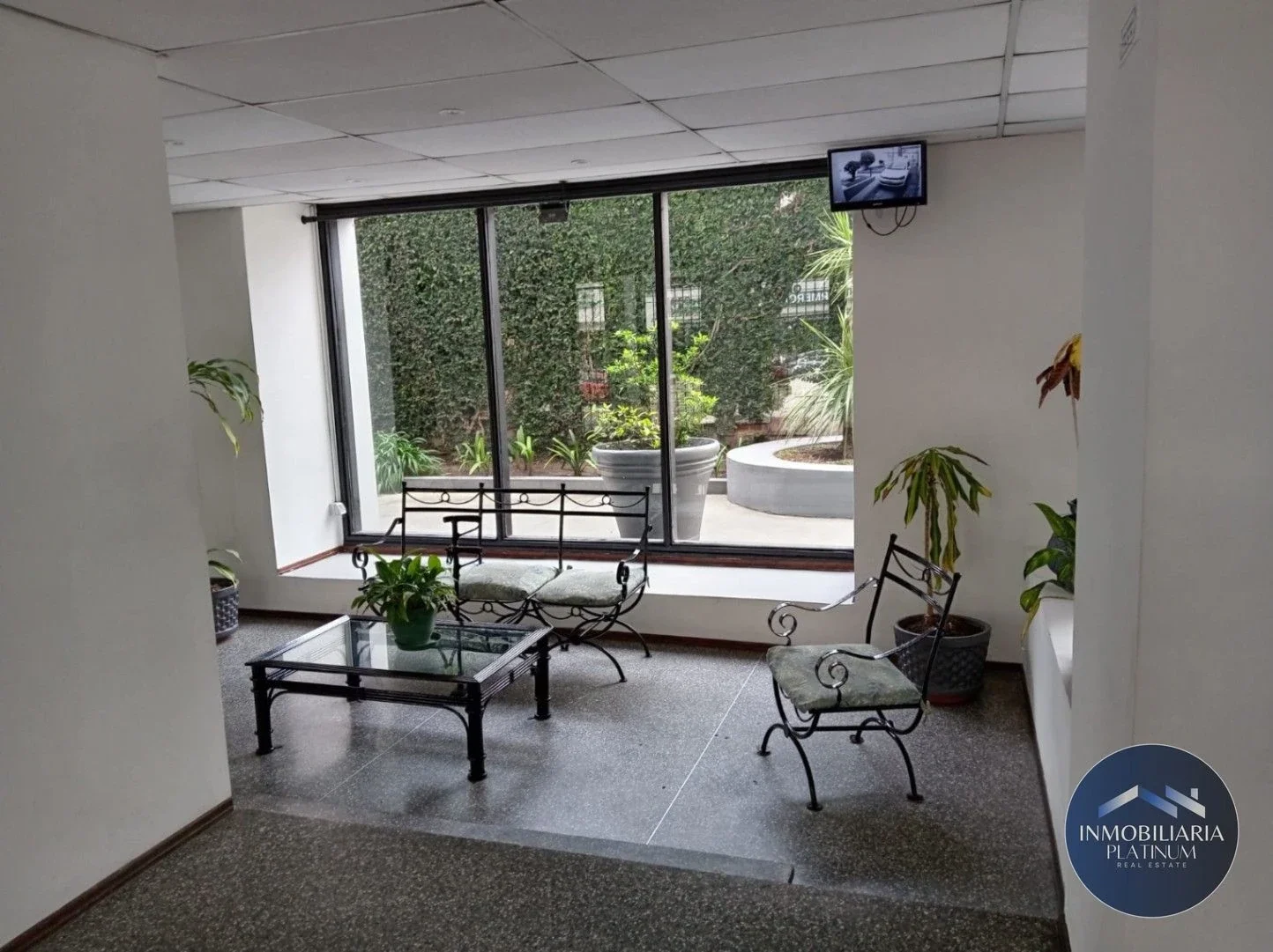 Apartamento dos dormitorios en venta c/ cochera en Av. Libertador - Imagen 1