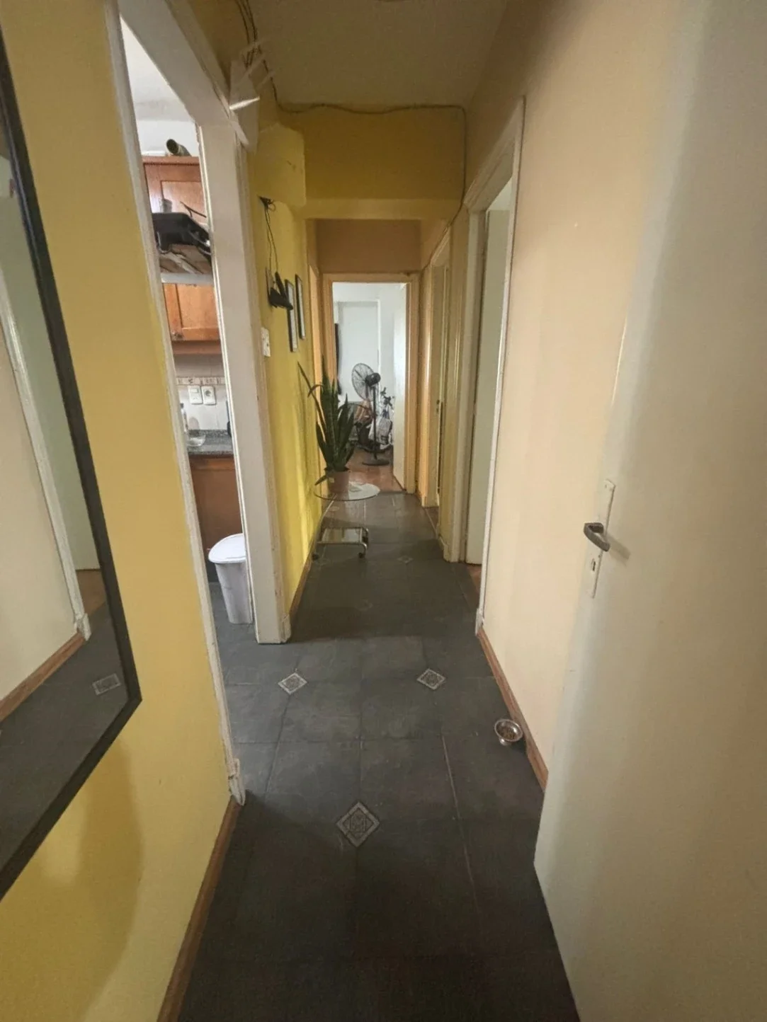 Venta apartamento 3 dormitorios con amplio balcón y cocina definida en Centro - Imagen 2