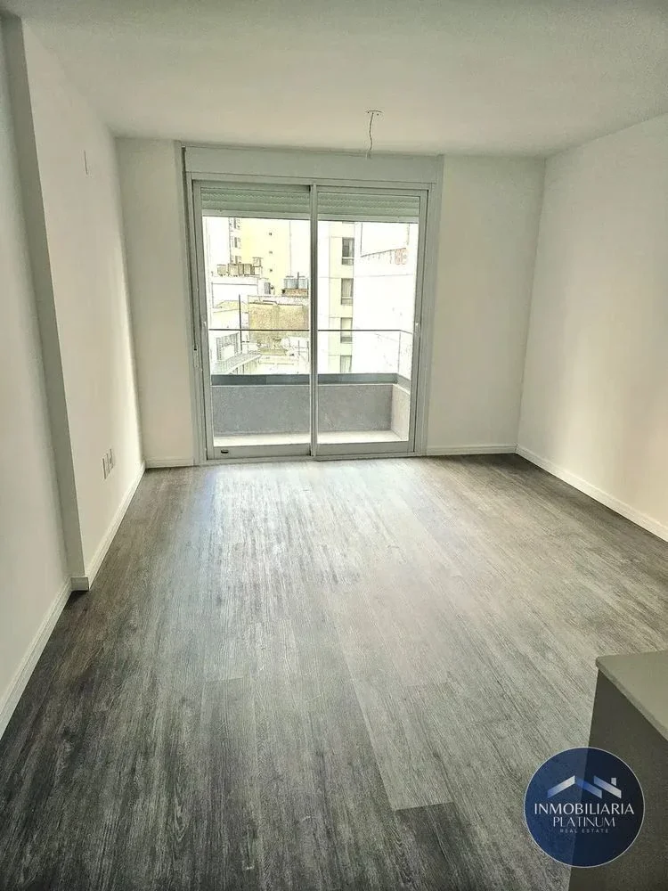 Apartamento en alquiler en Tres Cruces - Imagen 1