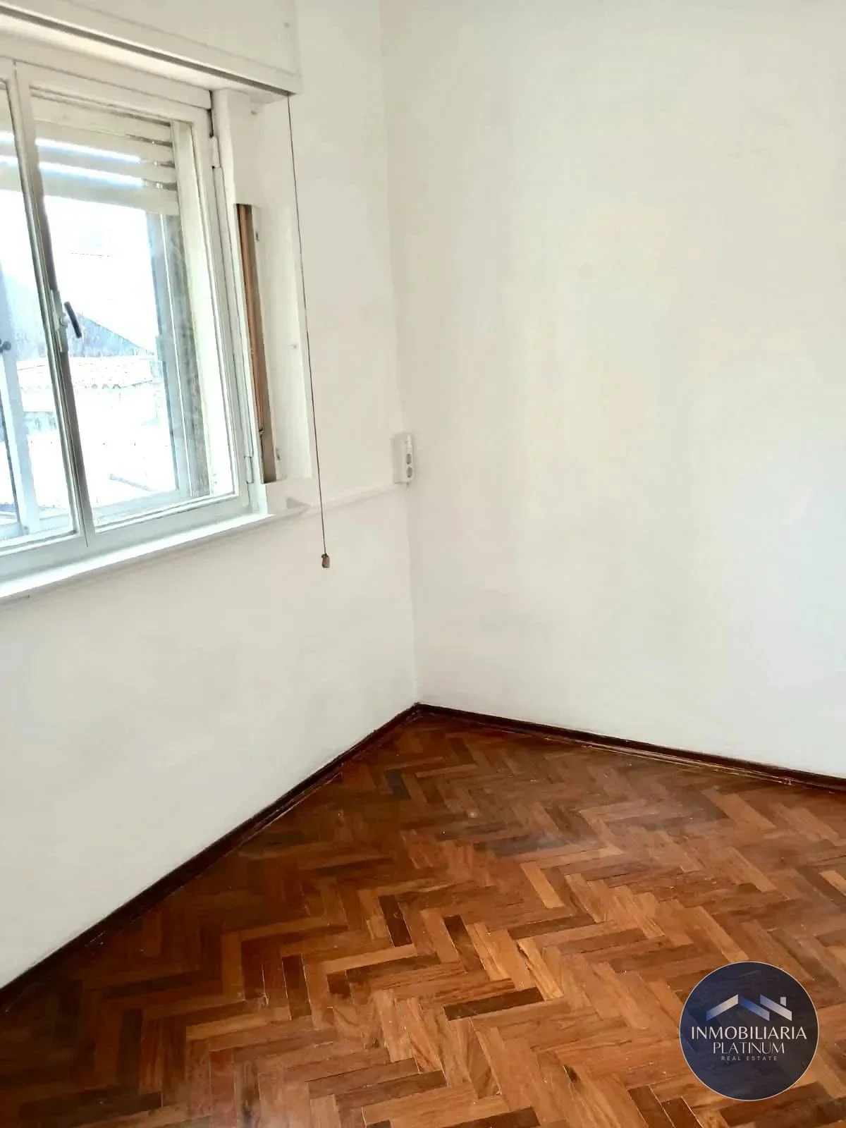 Apartamento en alquiler con 3 dormitorios, 2 baños y balcón en Cordón - Imagen 3
