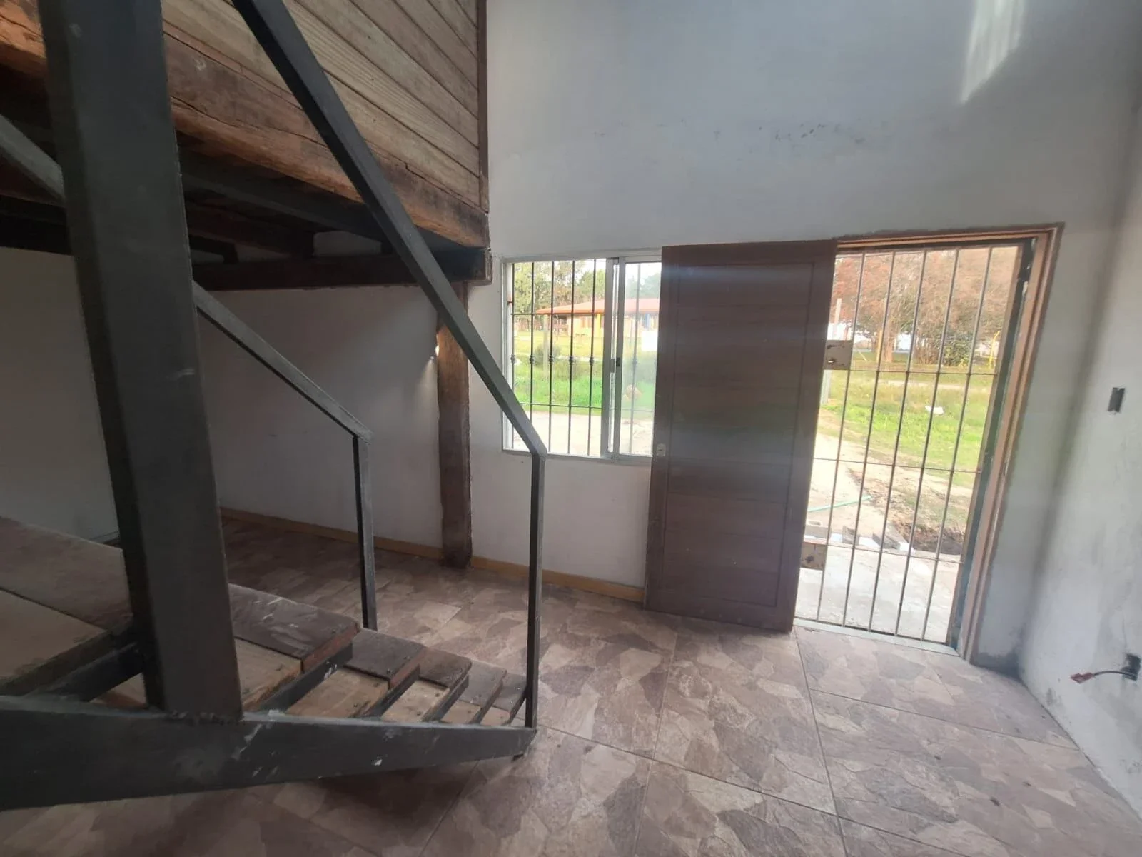 Casa en alquiler c/ cochera en Punta Rieles - Imagen 2