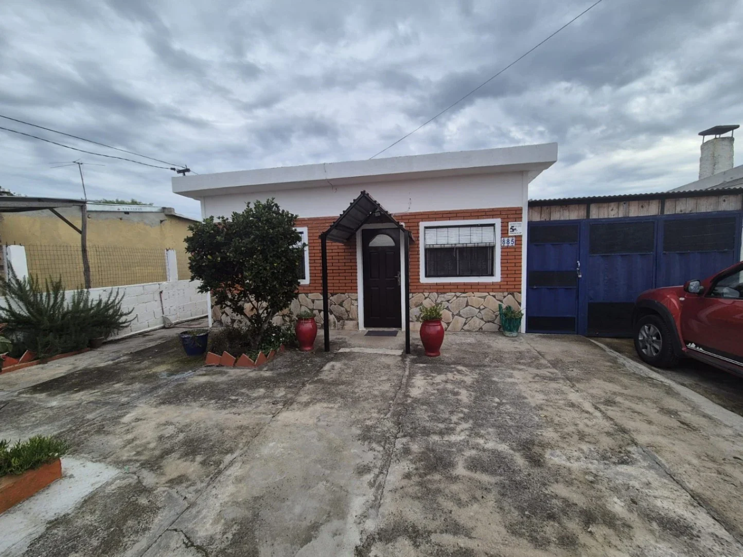 Casa en venta c/ cochera en La Paz - Imagen 2
