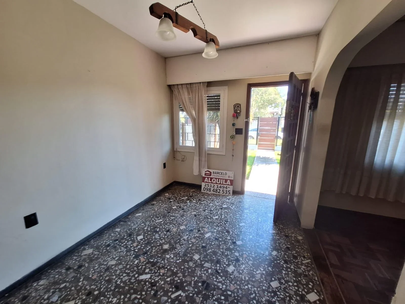Casa en alquiler c/ cochera en Flor de Maroñas - Imagen 2