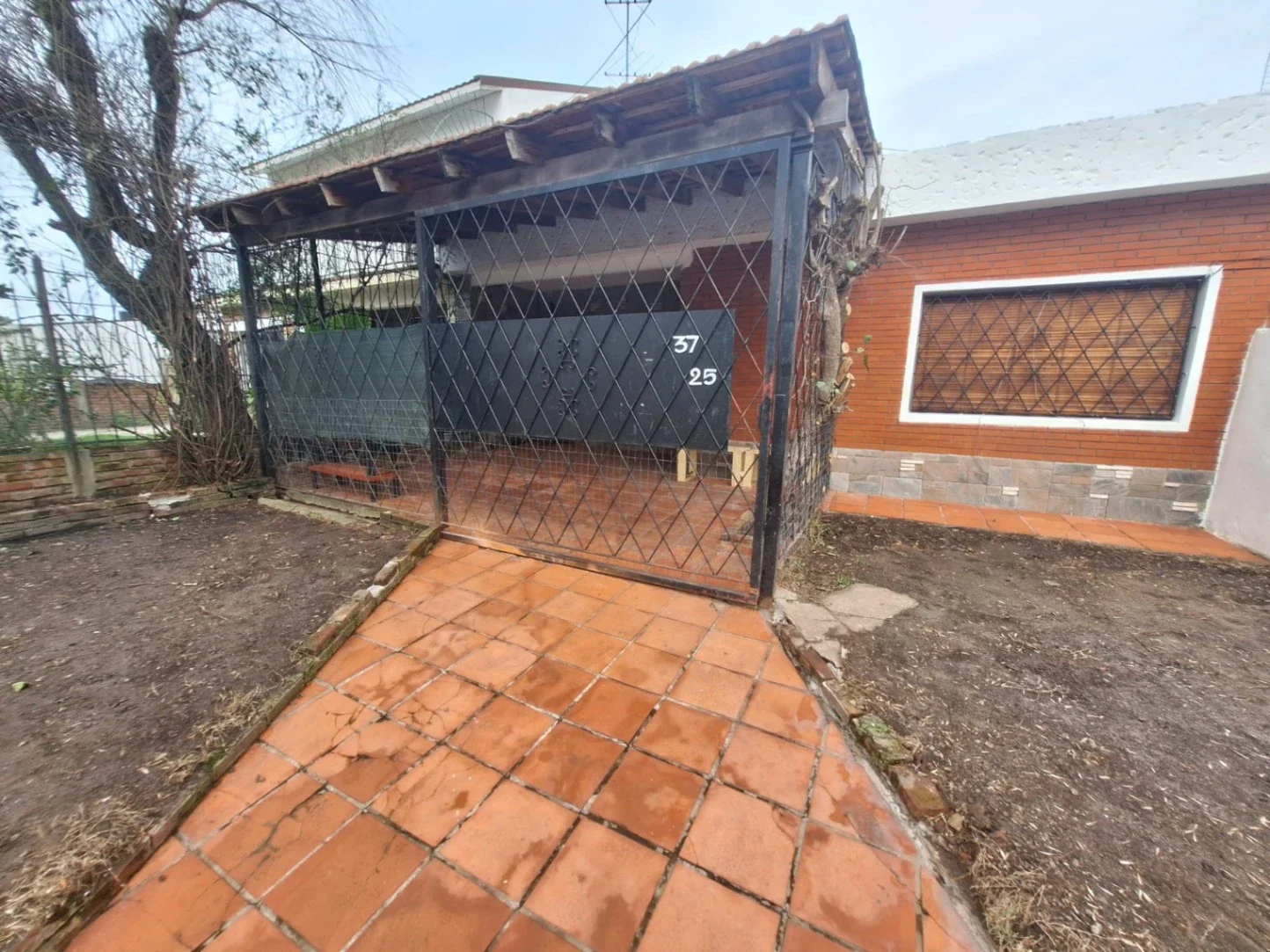 Casa en alquiler c/ cochera en Jardines Hipódromo - Imagen 2