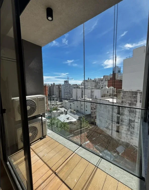 Apartamento en alquiler en Tres Cruces - Imagen 2