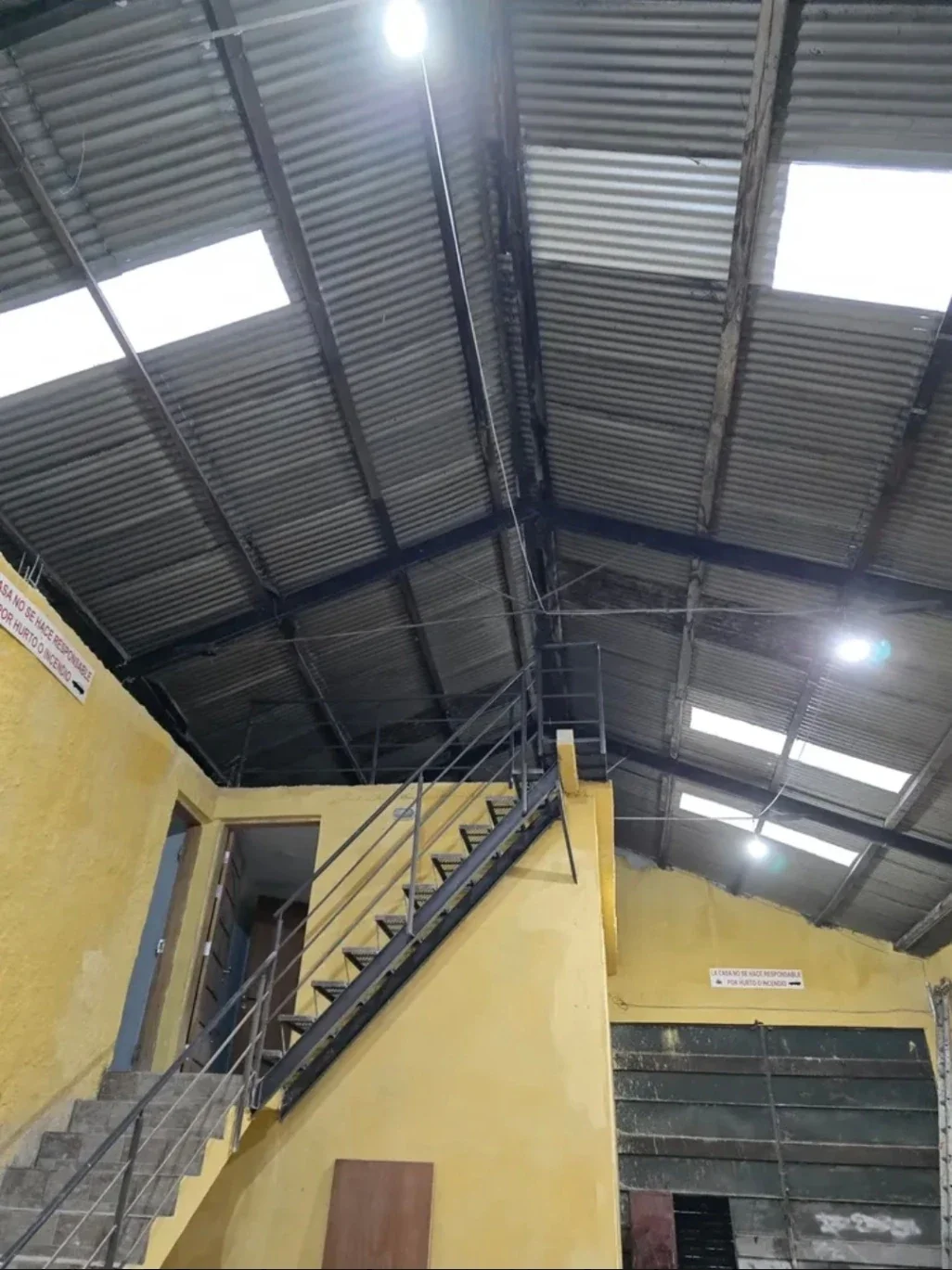 ALQUILER GALPÓN 10M ALTURA 16COCHERAS POSIBILIDAD OFICINA ADICIONAL PASO MOLINO - Imagen 2