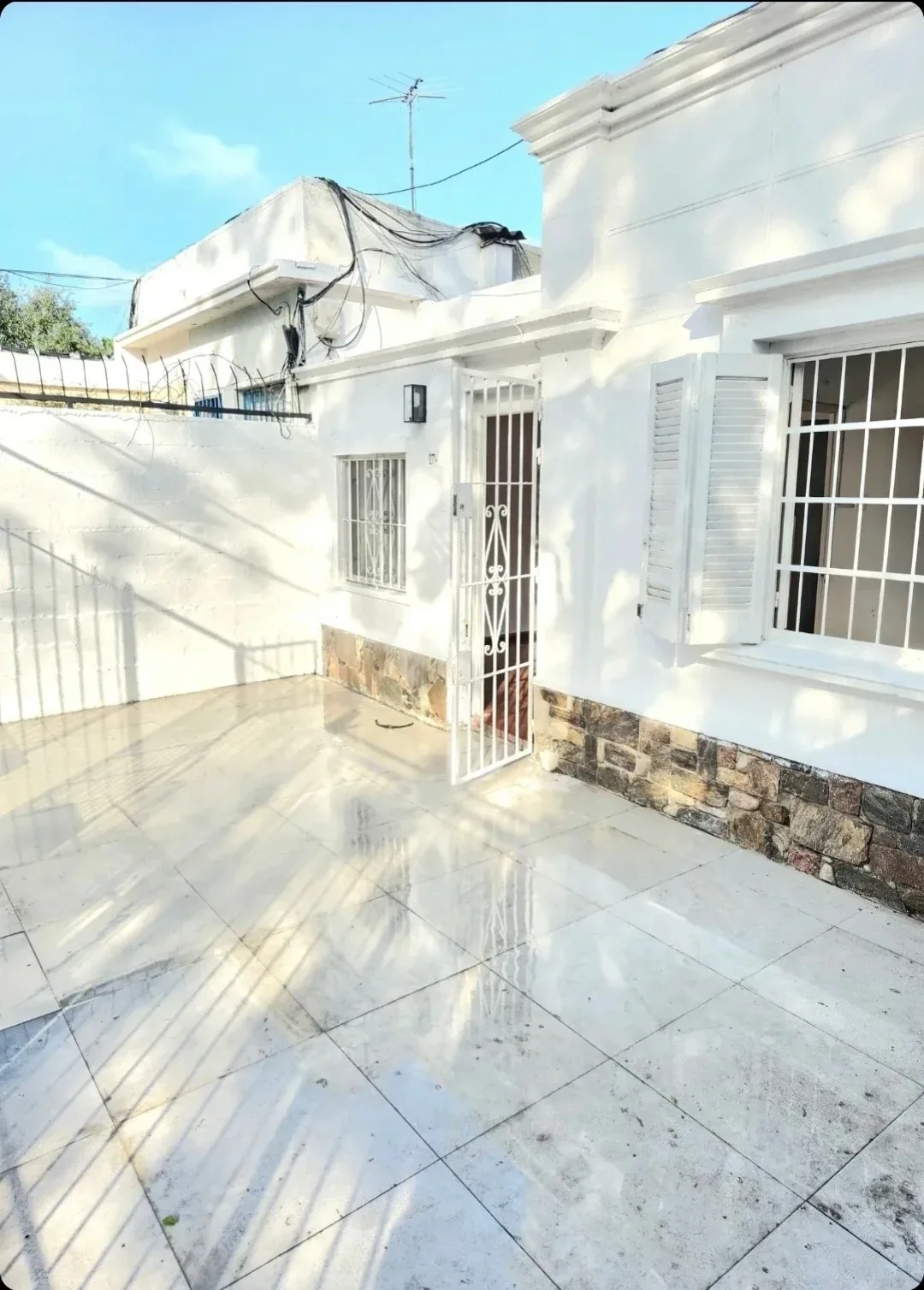 Casa en alquiler c/ cochera en La Blanqueada - Imagen 1
