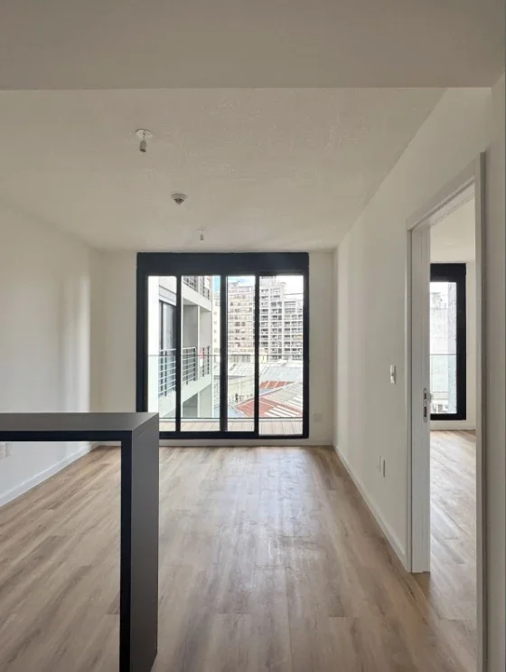 Apartamento en alquiler en Tres Cruces - Imagen 2