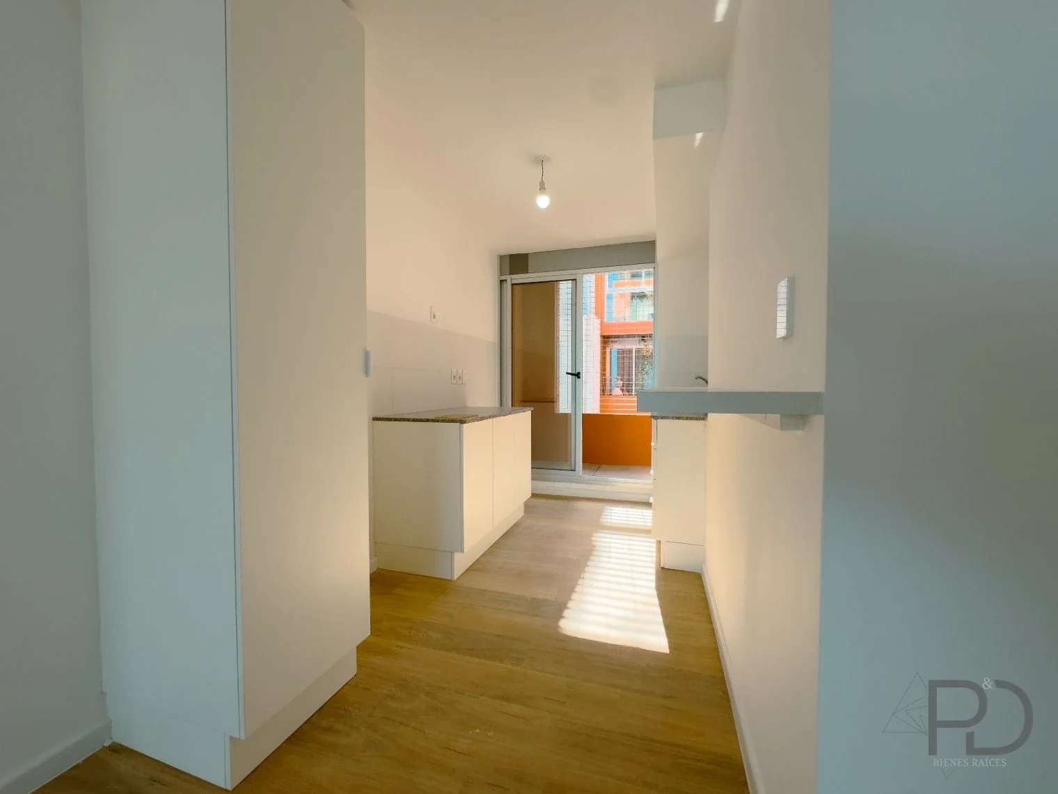 Apartamento en venta c/ cochera en Barrio Sur - Imagen 2