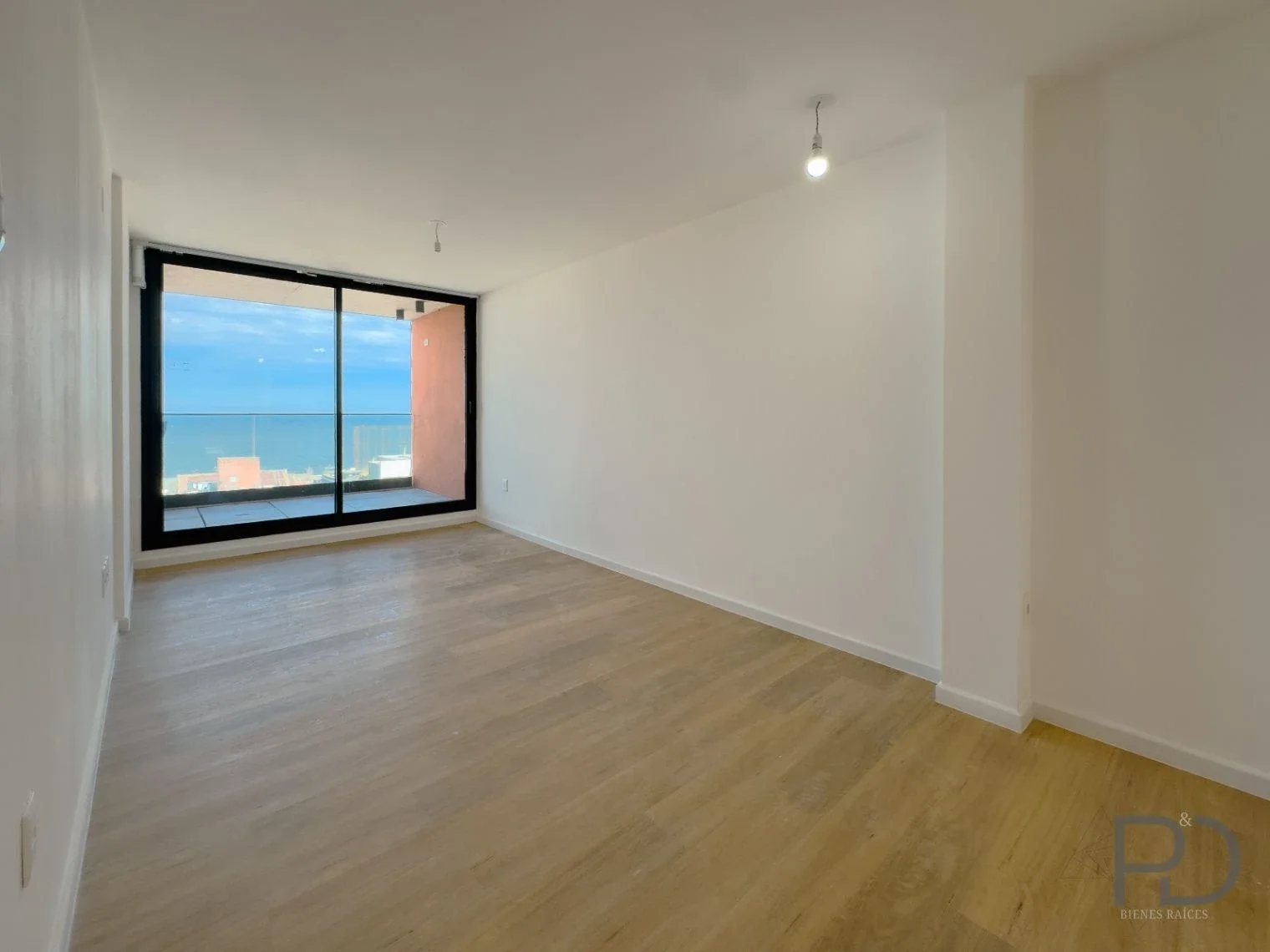 Apartamento en venta c/ cochera en Barrio Sur - Imagen 1