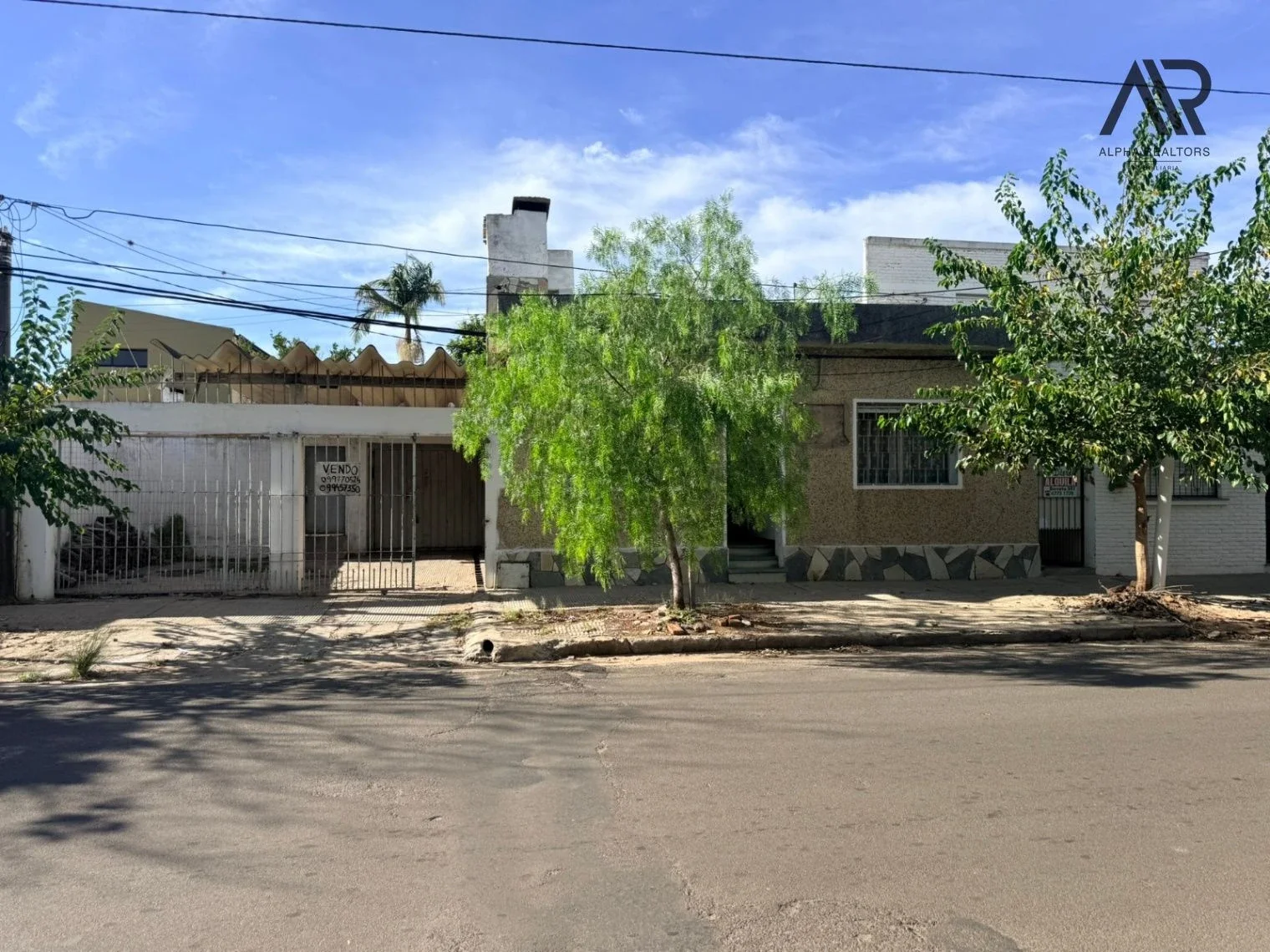 Casa en venta c/ cochera en Artigas - Imagen 1