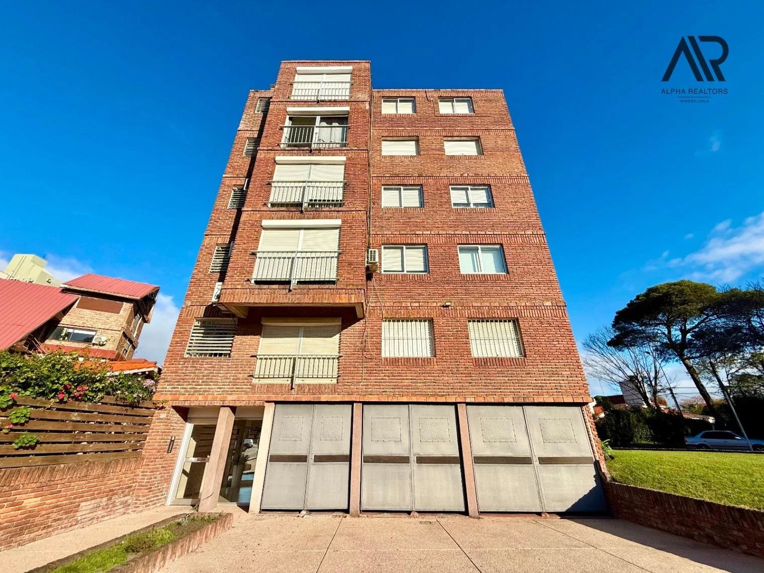 Apto. al frente en venta c/ garaje en Punta Gorda, 2 dorm y 2 baños, piso 5. - Imagen 1