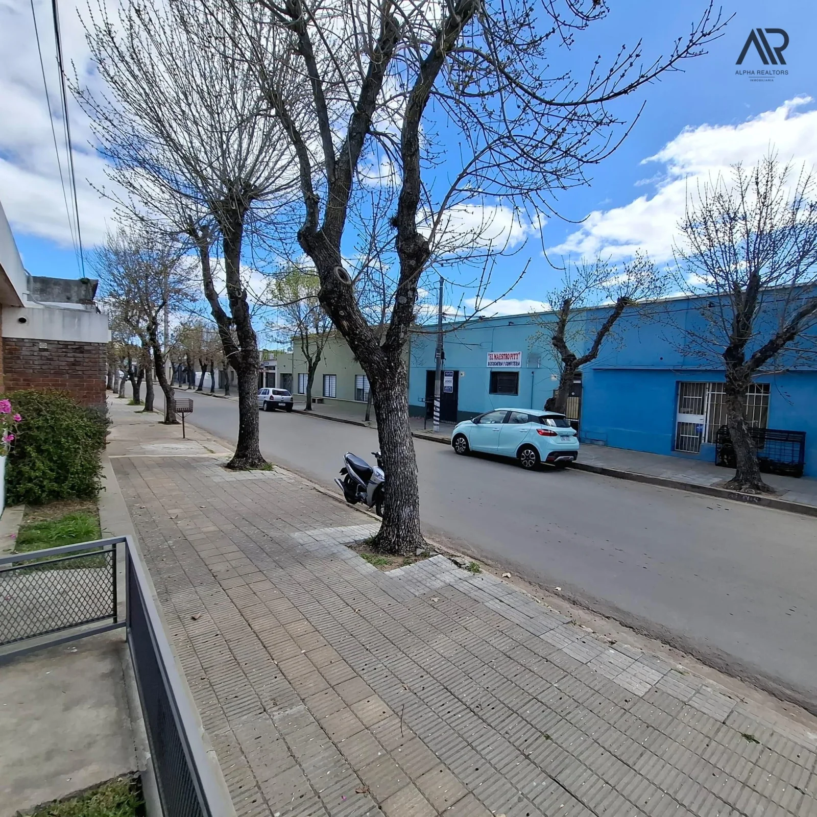 Casa en venta c/ cochera en Dolores - Soriano mas 2 locales con Renta activa - Imagen 3