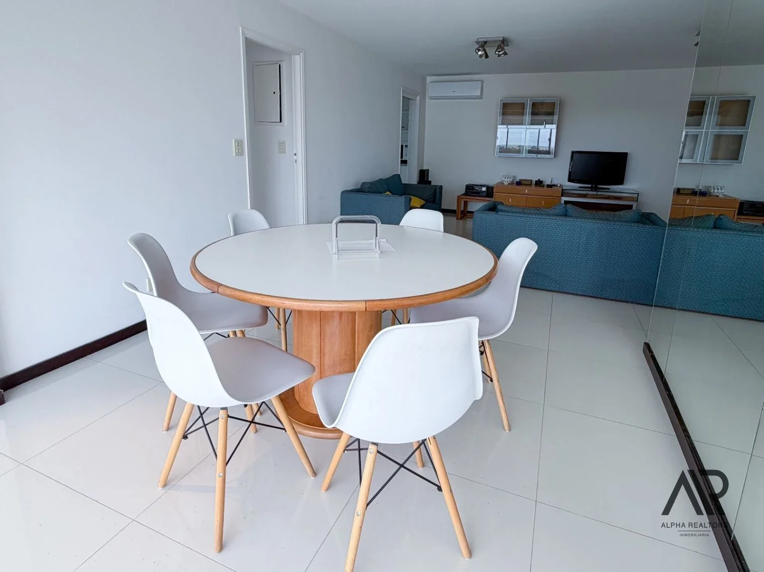 Apartamento en venta c/ cochera en Cantegril - Imagen 3