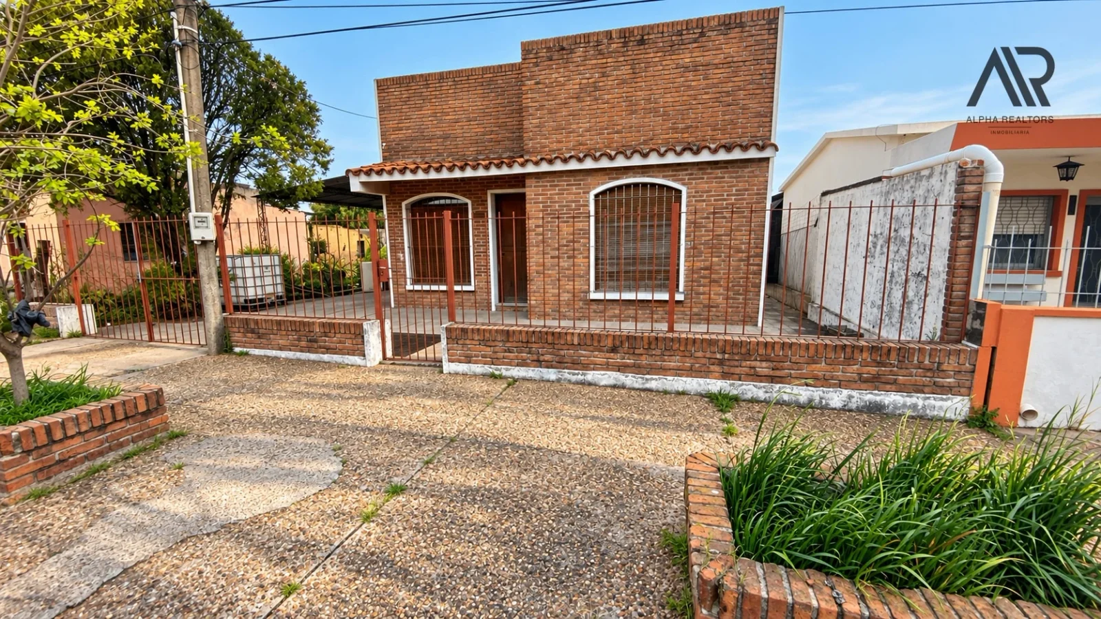 Casa en venta c/ cochera en Young - Imagen 1