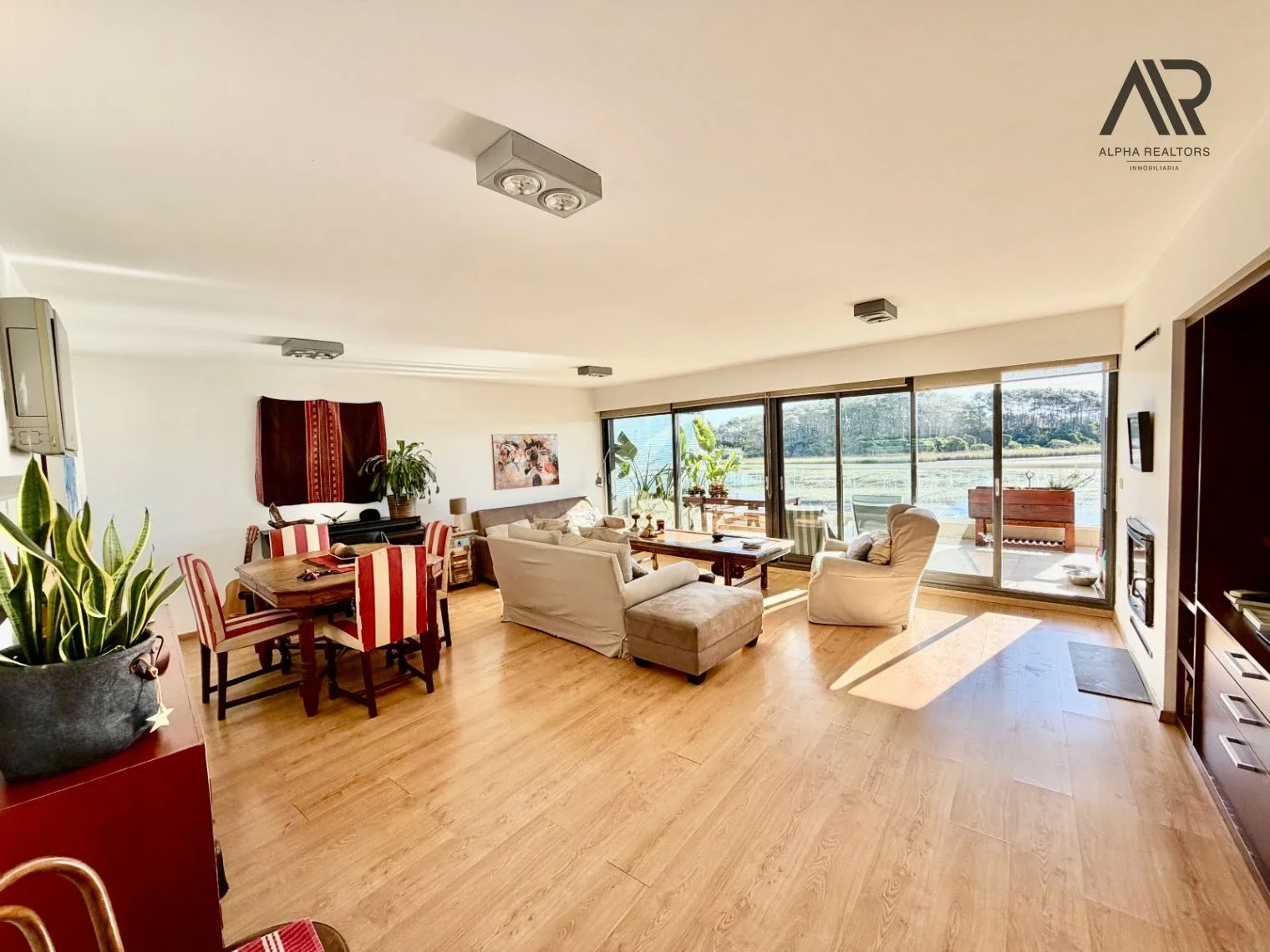 Apartamento en venta c/ cochera en Playa Mansa - Imagen 1