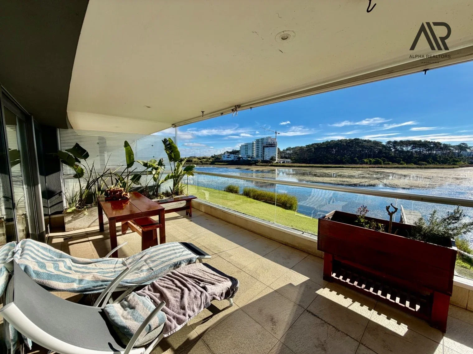 Apartamento en venta c/ cochera en Playa Mansa - Imagen 3