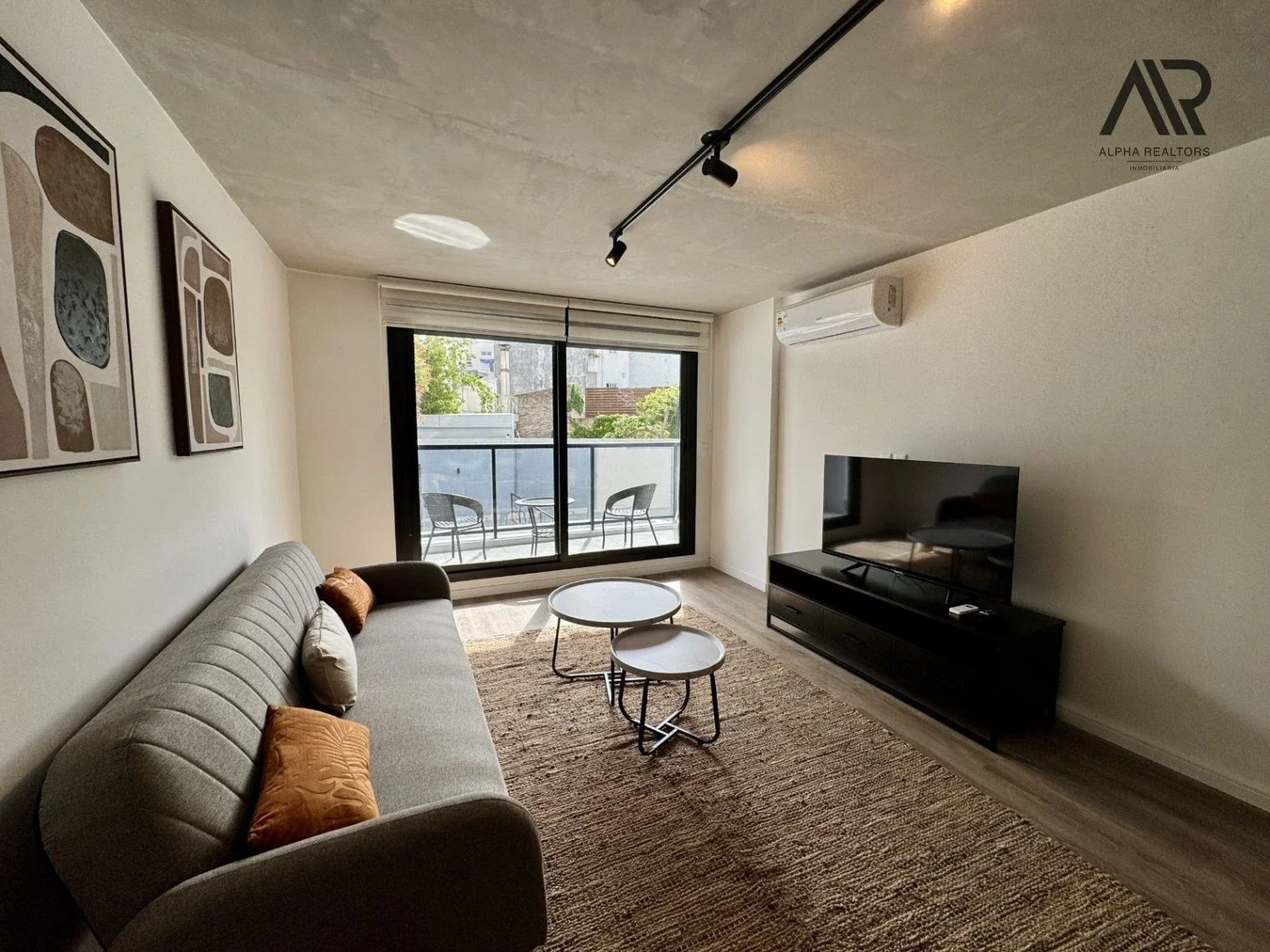 MODERNO y AMPLIO apartamento de 2 dormitorios con terraza en Pocitos - Imagen 1