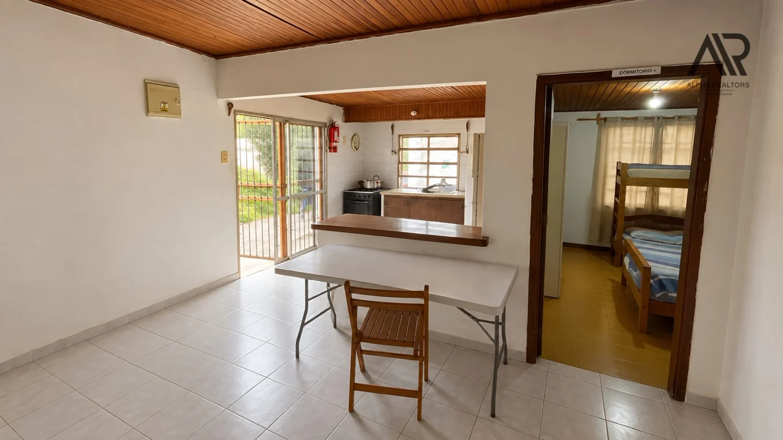 Casa en venta c/ cochera en Young - Imagen 4